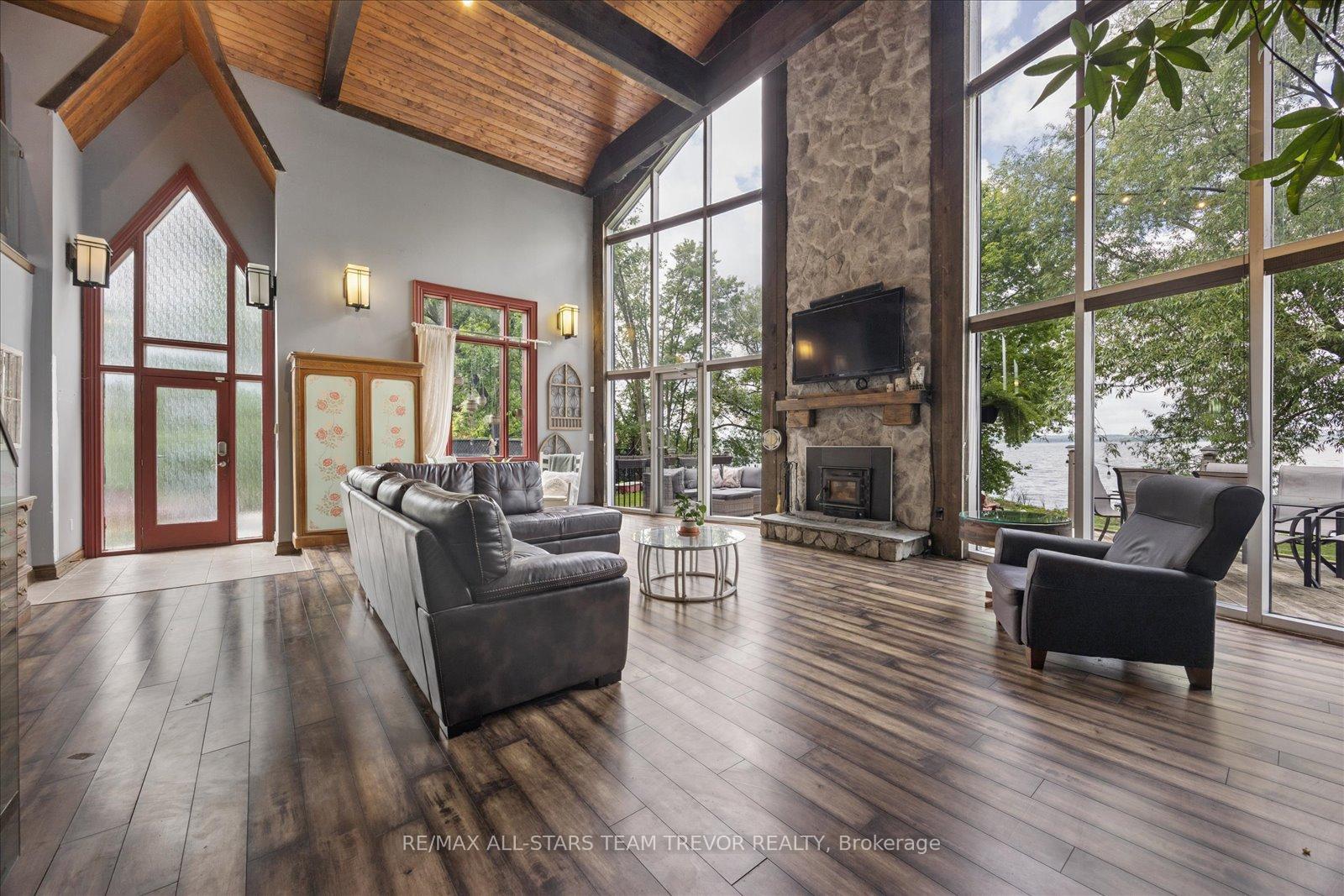 Photo 2 of 314 Glenwoods Avenue, Georgina, Keswick South — HOMEH
