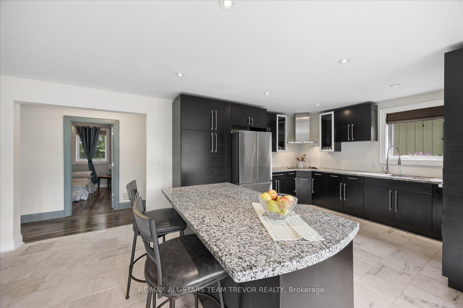 Photo 10 of 314 Glenwoods Avenue, Georgina, Keswick South — HOMEH
