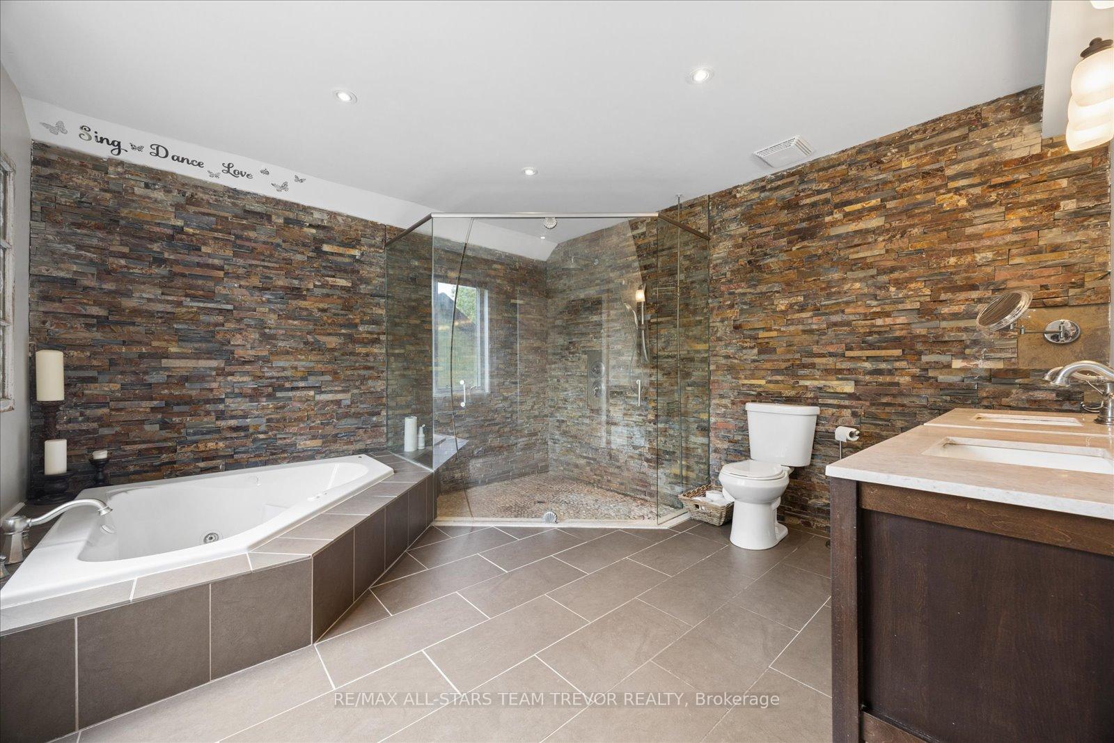 Photo 23 of 314 Glenwoods Avenue, Georgina, Keswick South — HOMEH