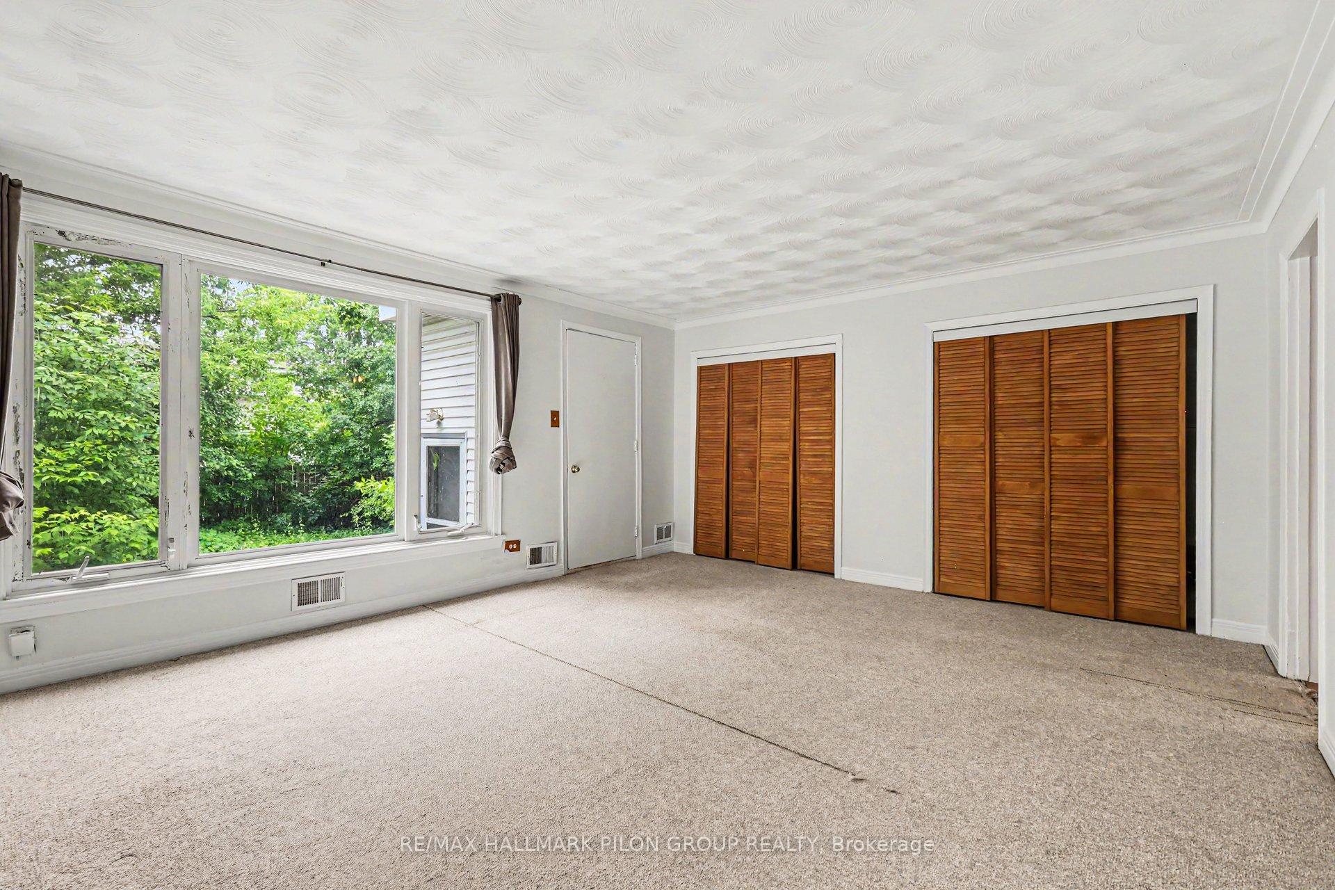 Photo 4 of 528 Guy Street, Ottawa, Castle Heights — HOMEH