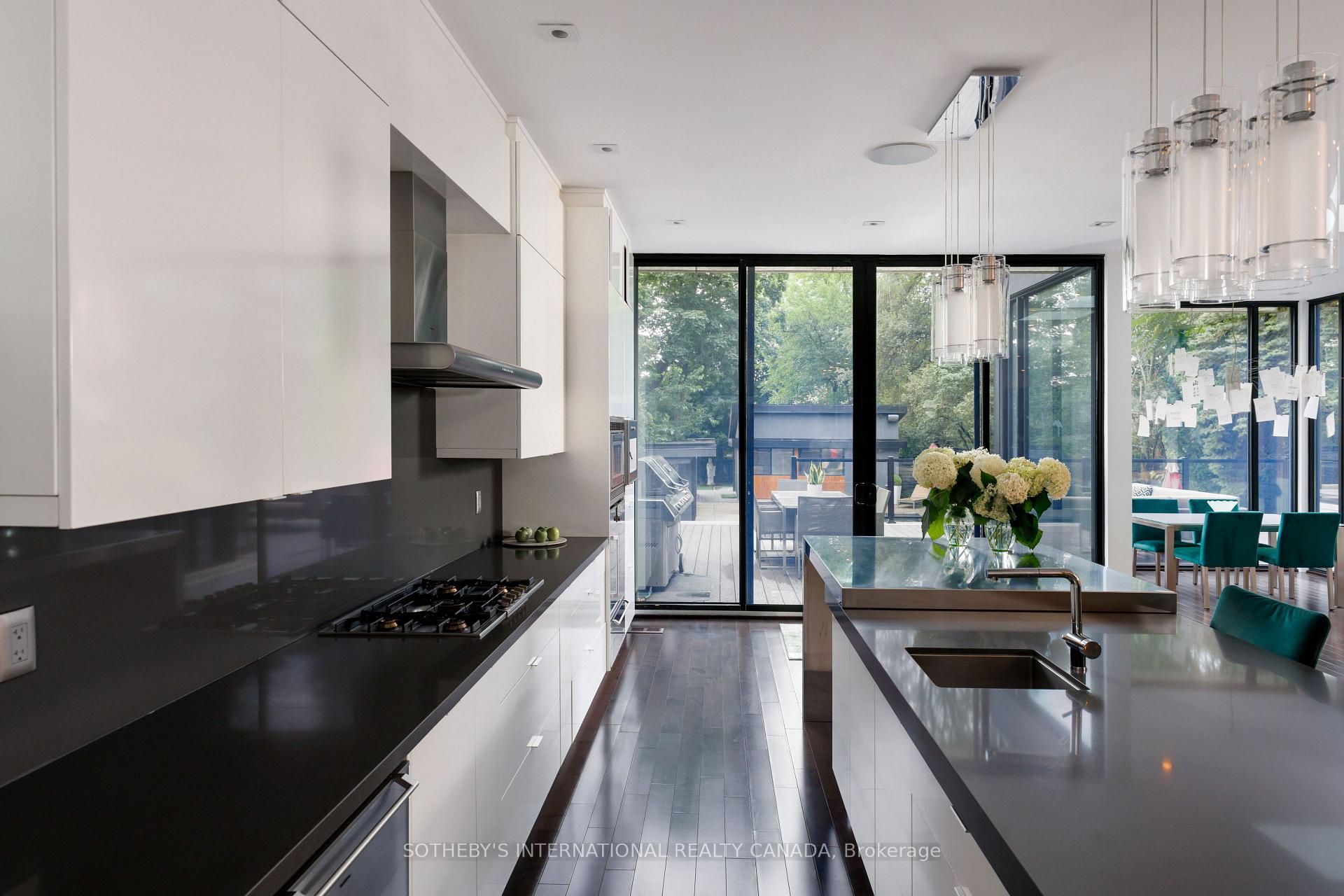 Photo 6 of 5 Hartfield Road, Etobicoke, Edenbridge-Humber Valley — HOMEH
