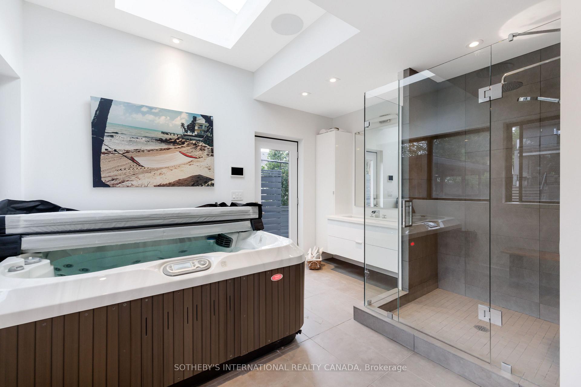Photo 11 of 5 Hartfield Road, Etobicoke, Edenbridge-Humber Valley — HOMEH