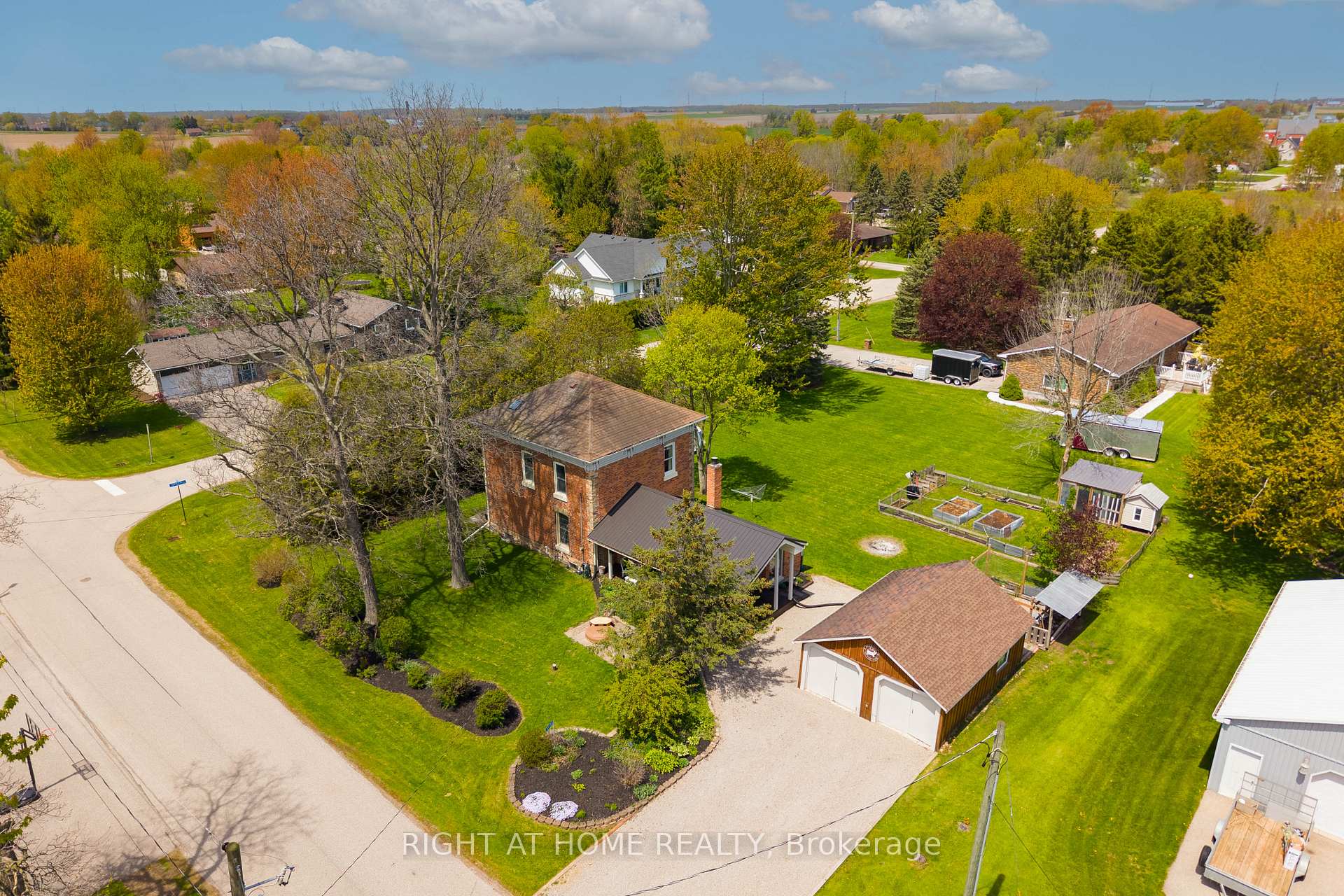 Photo 2 of 51184 Ashton Street, Malahide, Springfield — HOMEH