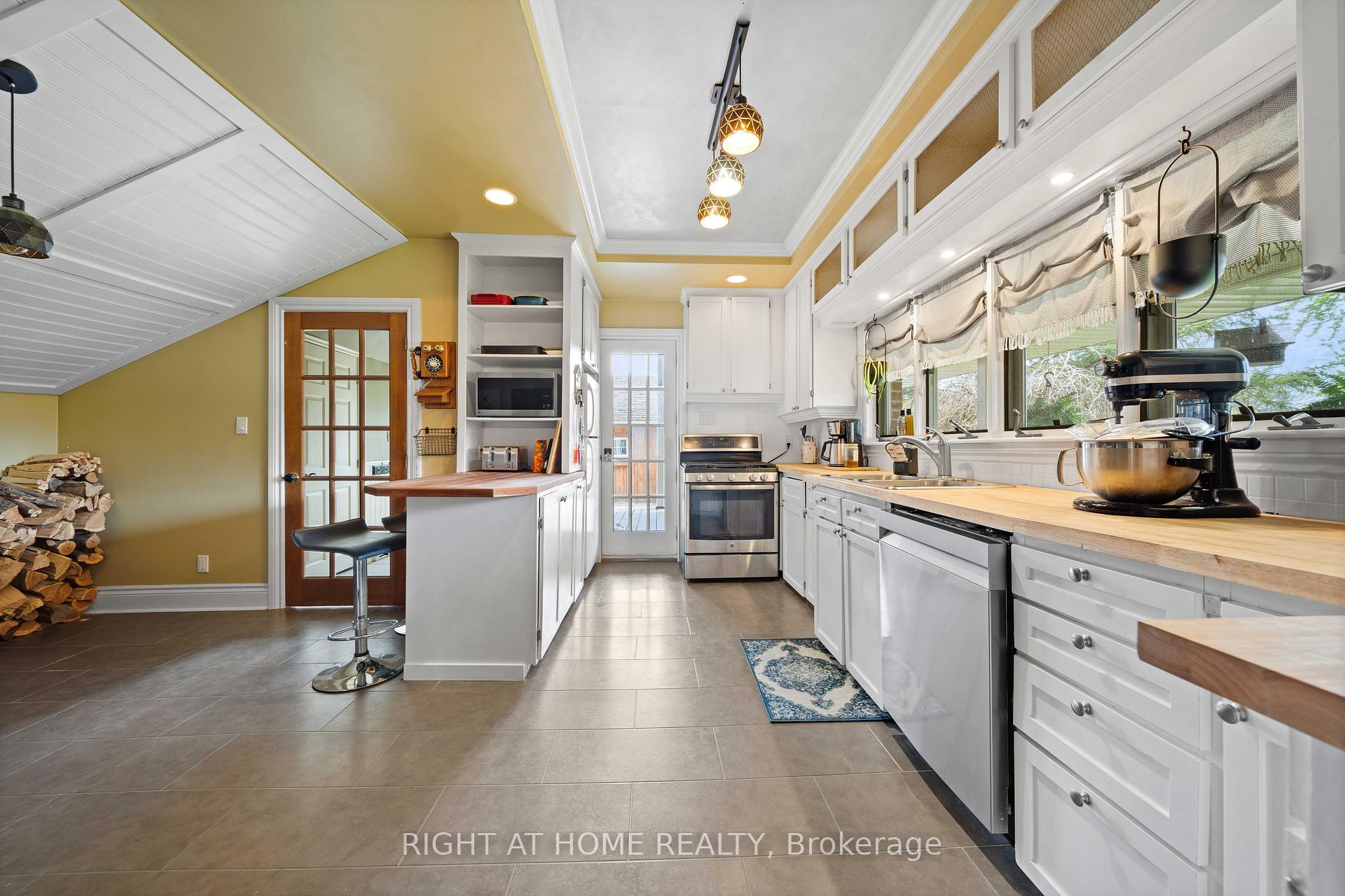 Photo 5 of 51184 Ashton Street, Malahide, Springfield — HOMEH