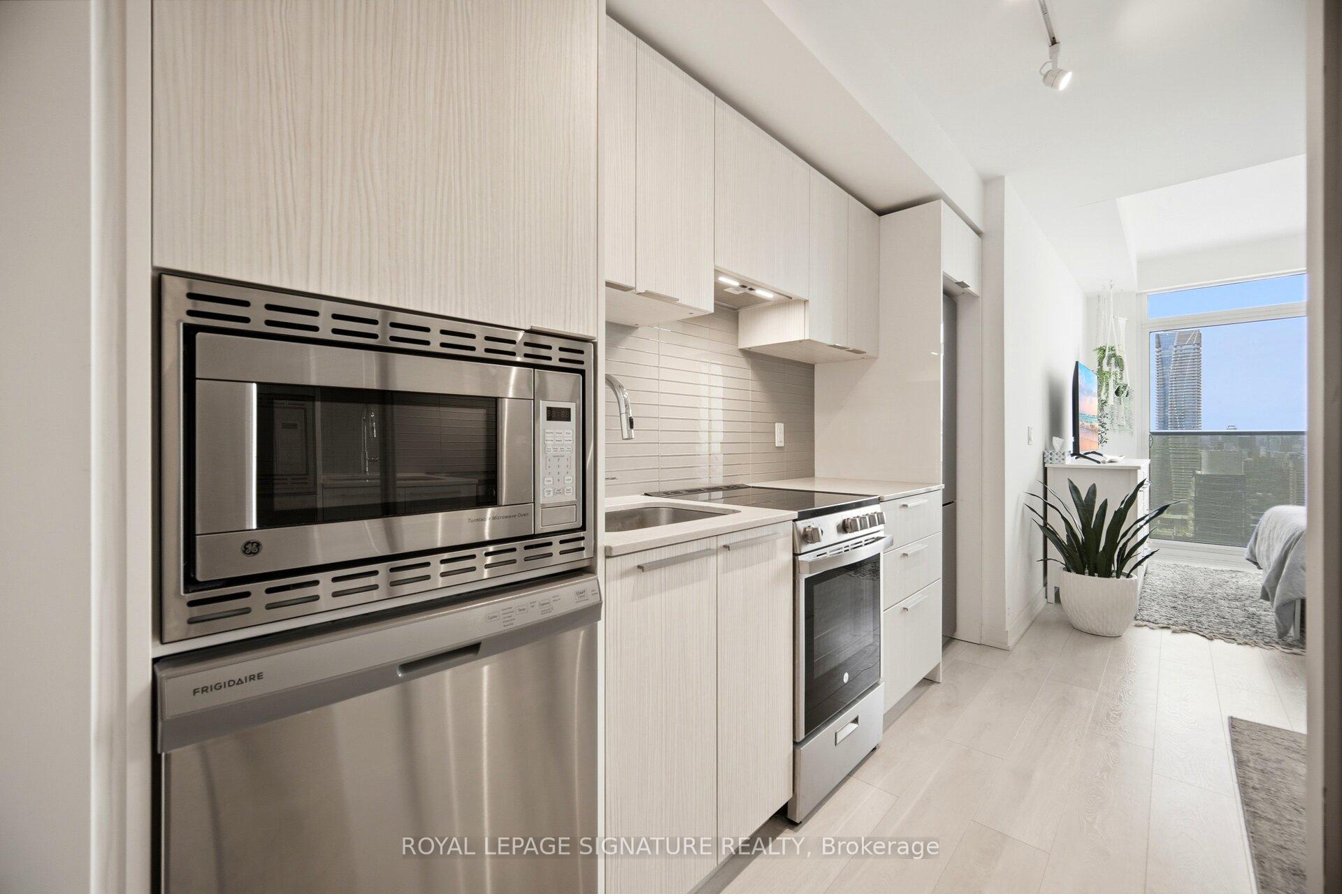 Photo 10 of Unit 5204, 501 Yonge Street, Toronto, Church-Yonge Corridor — HOMEH