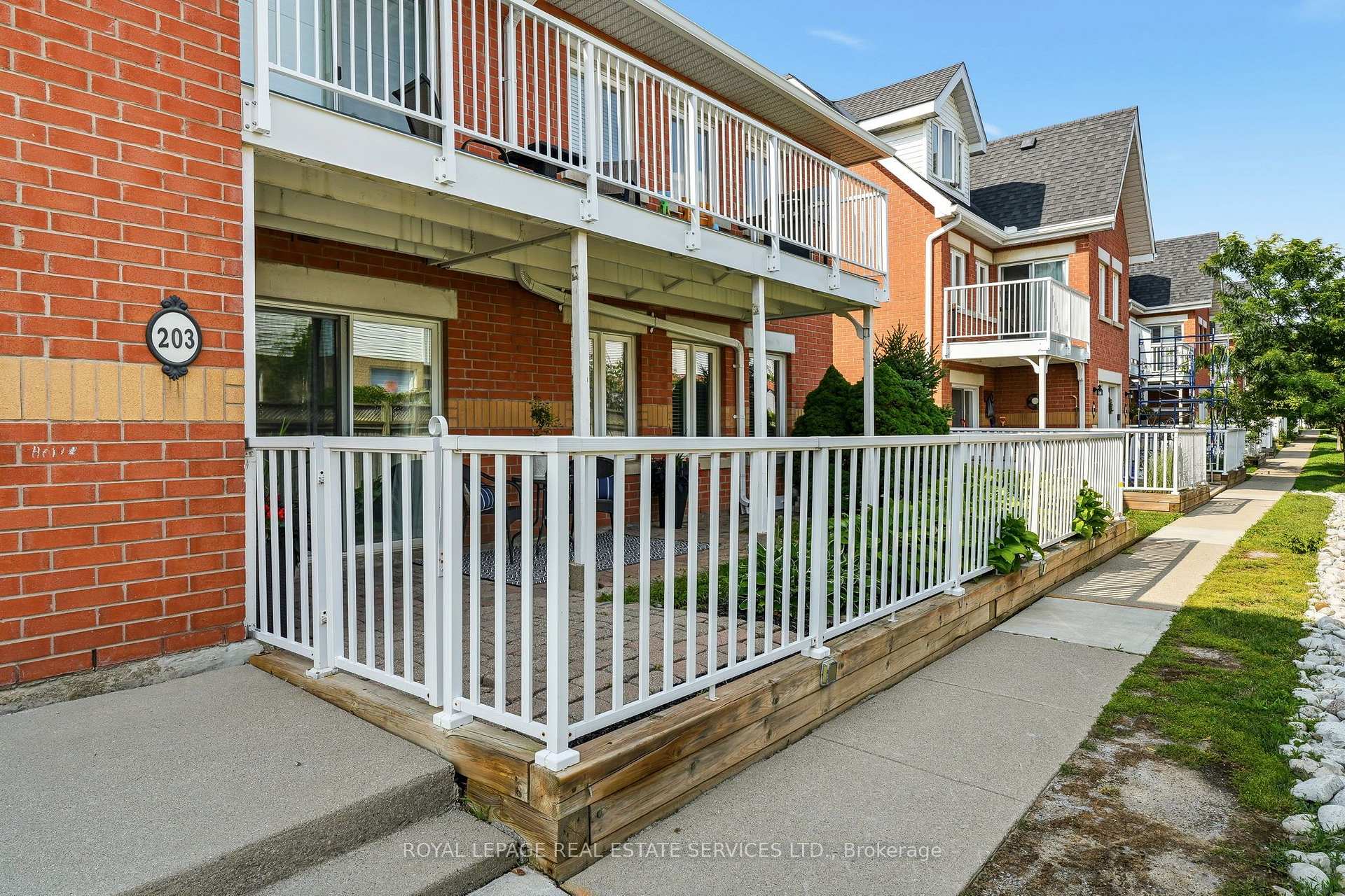 Photo 3 of 203-1701 Lampman Avenue, Burlington, Uptown — HOMEH