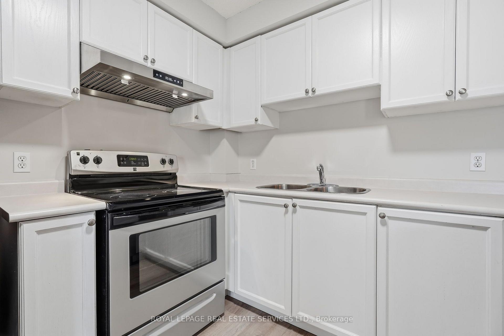 Photo 16 of 203-1701 Lampman Avenue, Burlington, Uptown — HOMEH