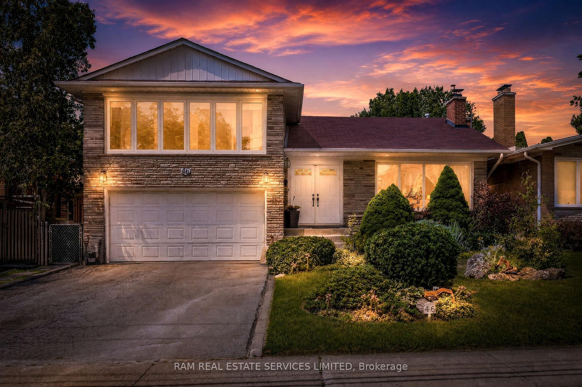 Photo 3 of 46 Summitcrest Drive, Etobicoke, Willowridge-Martingrove-Richview — HOMEH