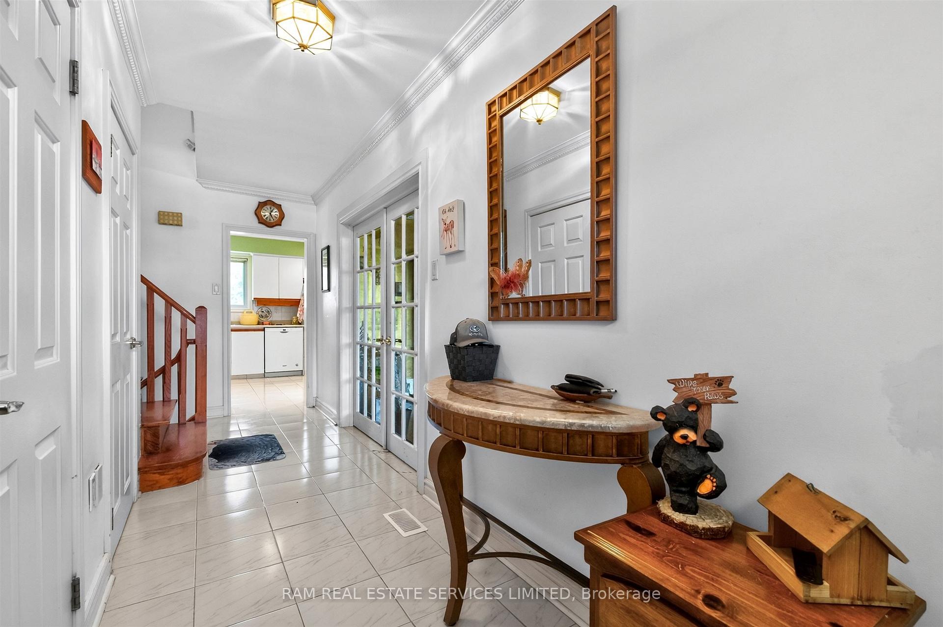 Photo 5 of 46 Summitcrest Drive, Etobicoke, Willowridge-Martingrove-Richview — HOMEH