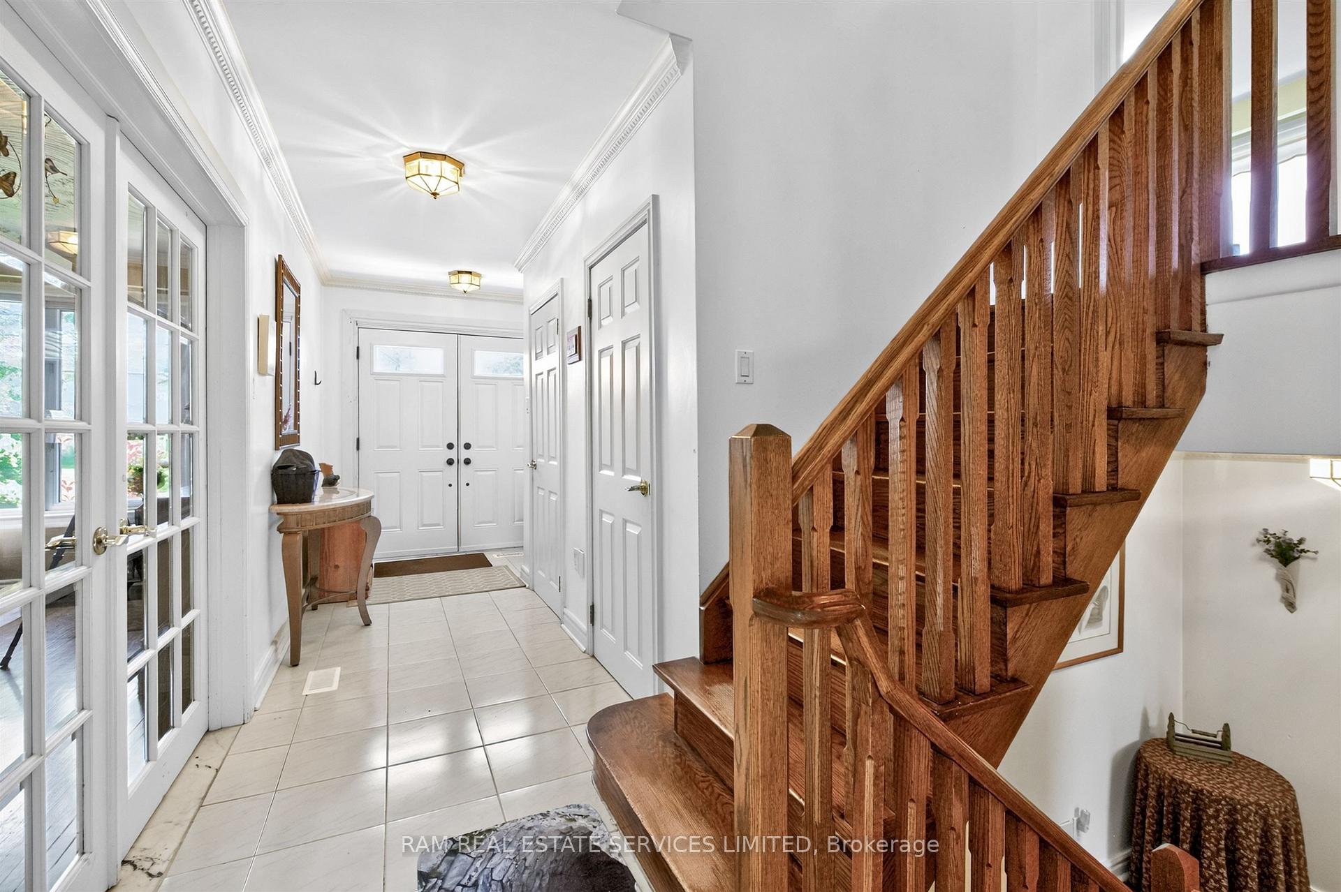 Photo 6 of 46 Summitcrest Drive, Etobicoke, Willowridge-Martingrove-Richview — HOMEH