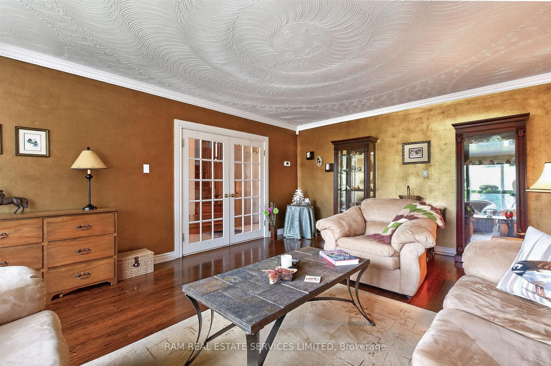 Photo 11 of 46 Summitcrest Drive, Etobicoke, Willowridge-Martingrove-Richview — HOMEH
