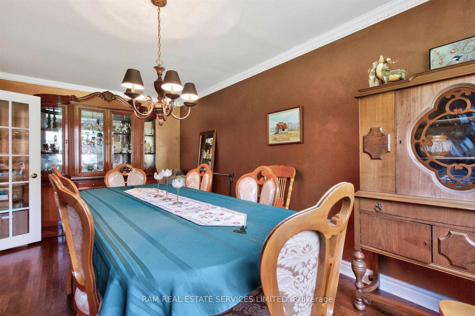 Photo 14 of 46 Summitcrest Drive, Etobicoke, Willowridge-Martingrove-Richview — HOMEH