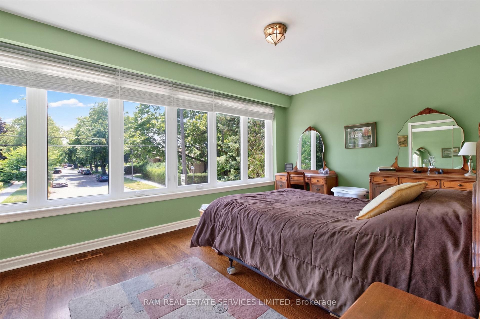 Photo 24 of 46 Summitcrest Drive, Etobicoke, Willowridge-Martingrove-Richview — HOMEH