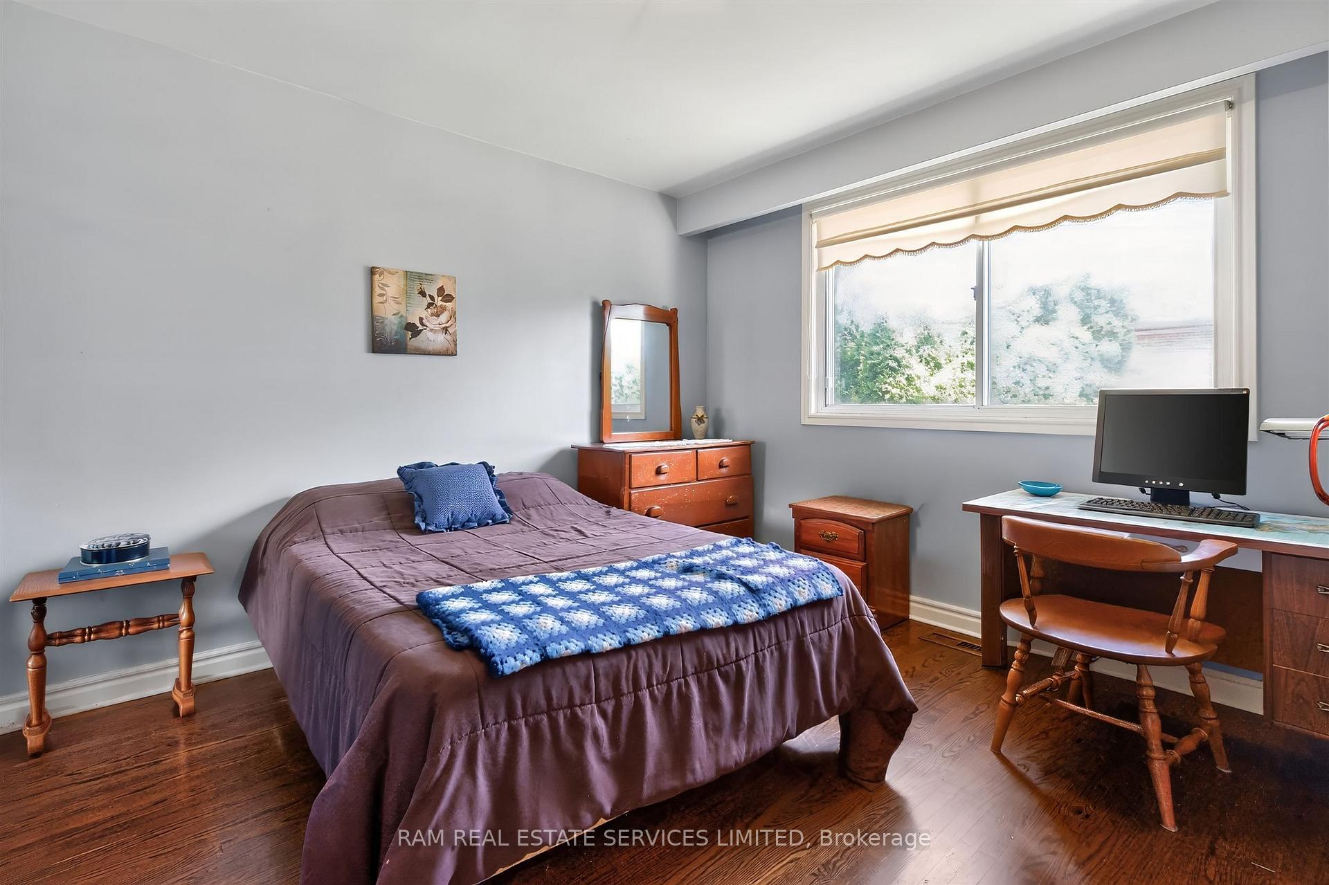 Photo 28 of 46 Summitcrest Drive, Etobicoke, Willowridge-Martingrove-Richview — HOMEH