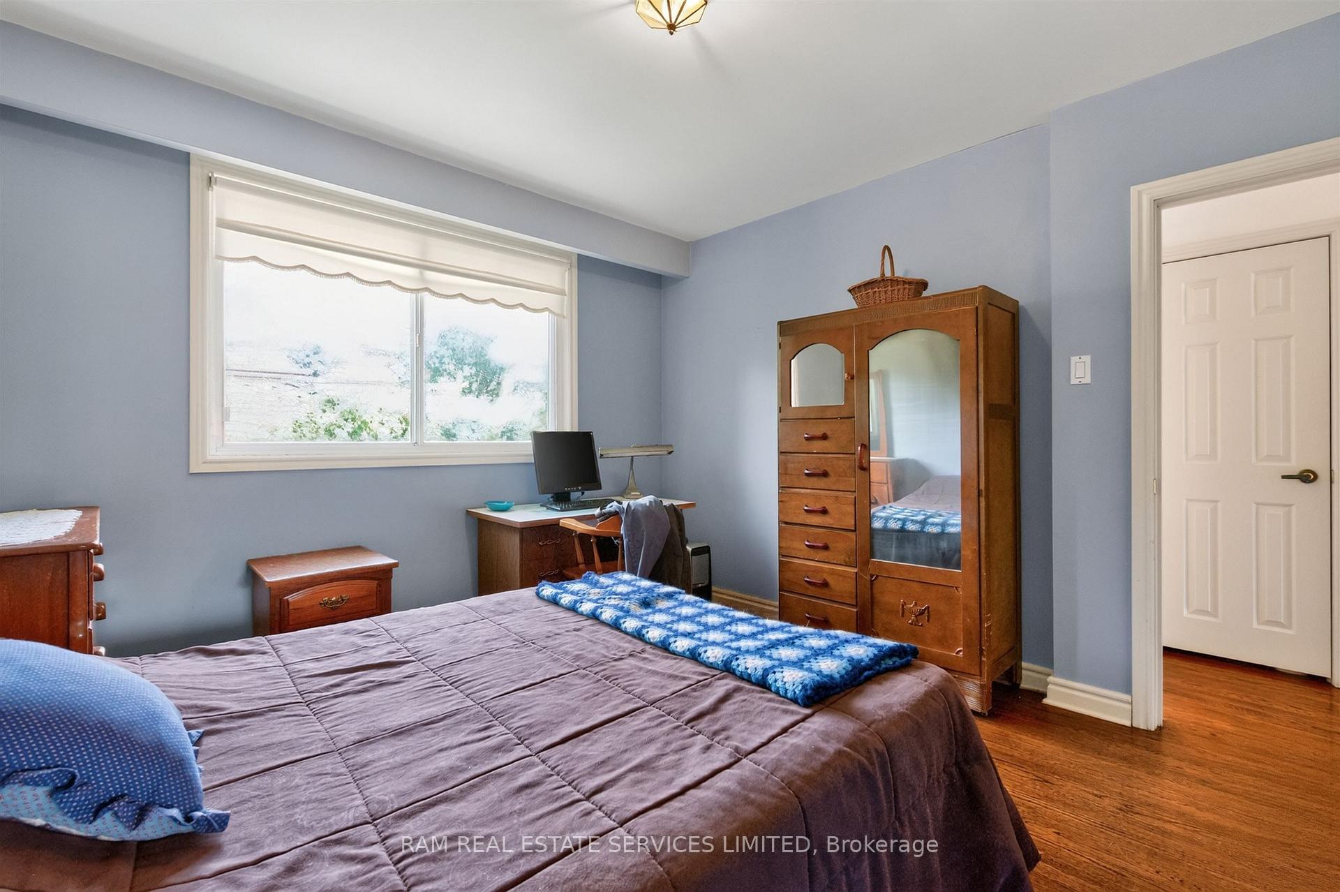 Photo 29 of 46 Summitcrest Drive, Etobicoke, Willowridge-Martingrove-Richview — HOMEH