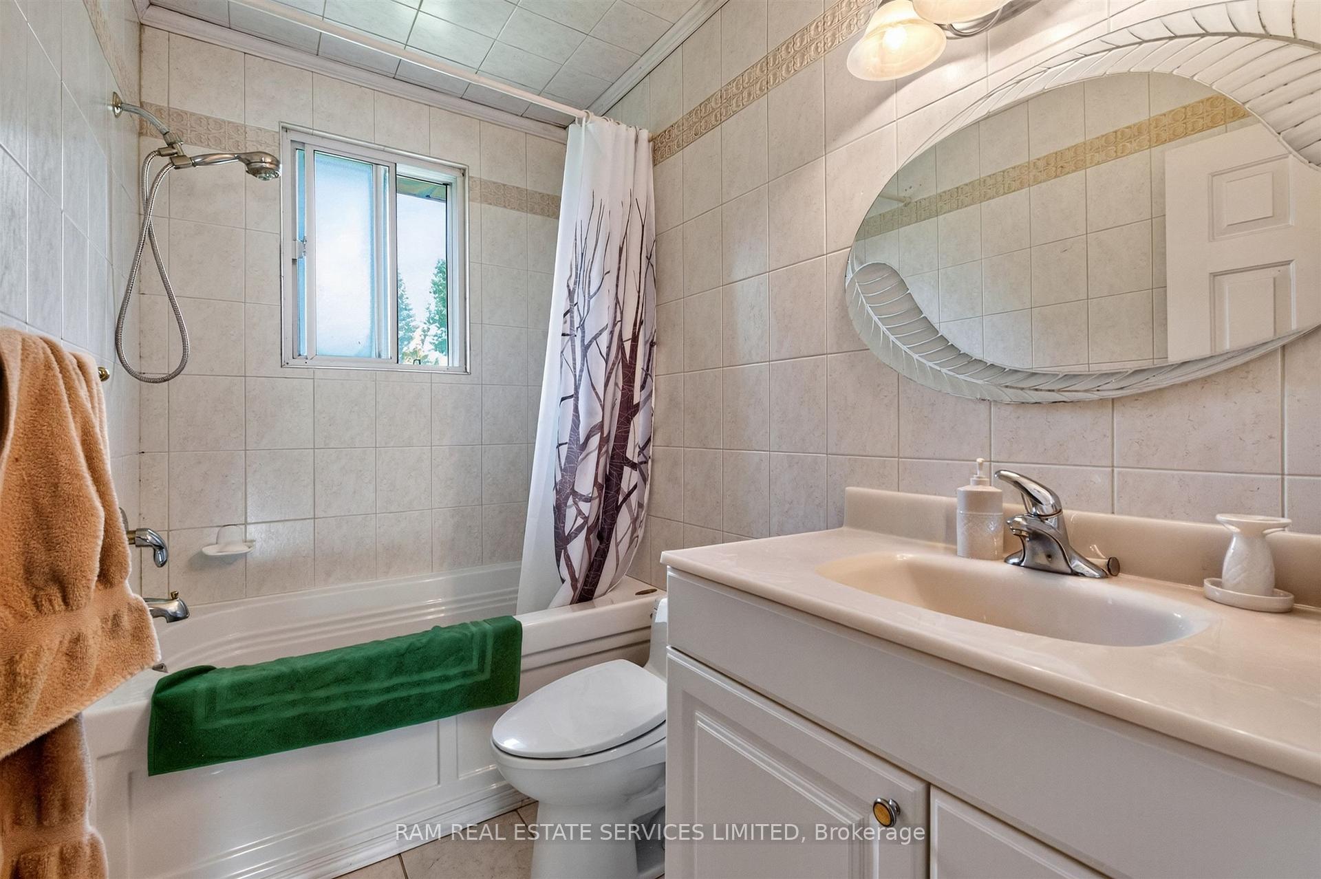 Photo 30 of 46 Summitcrest Drive, Etobicoke, Willowridge-Martingrove-Richview — HOMEH