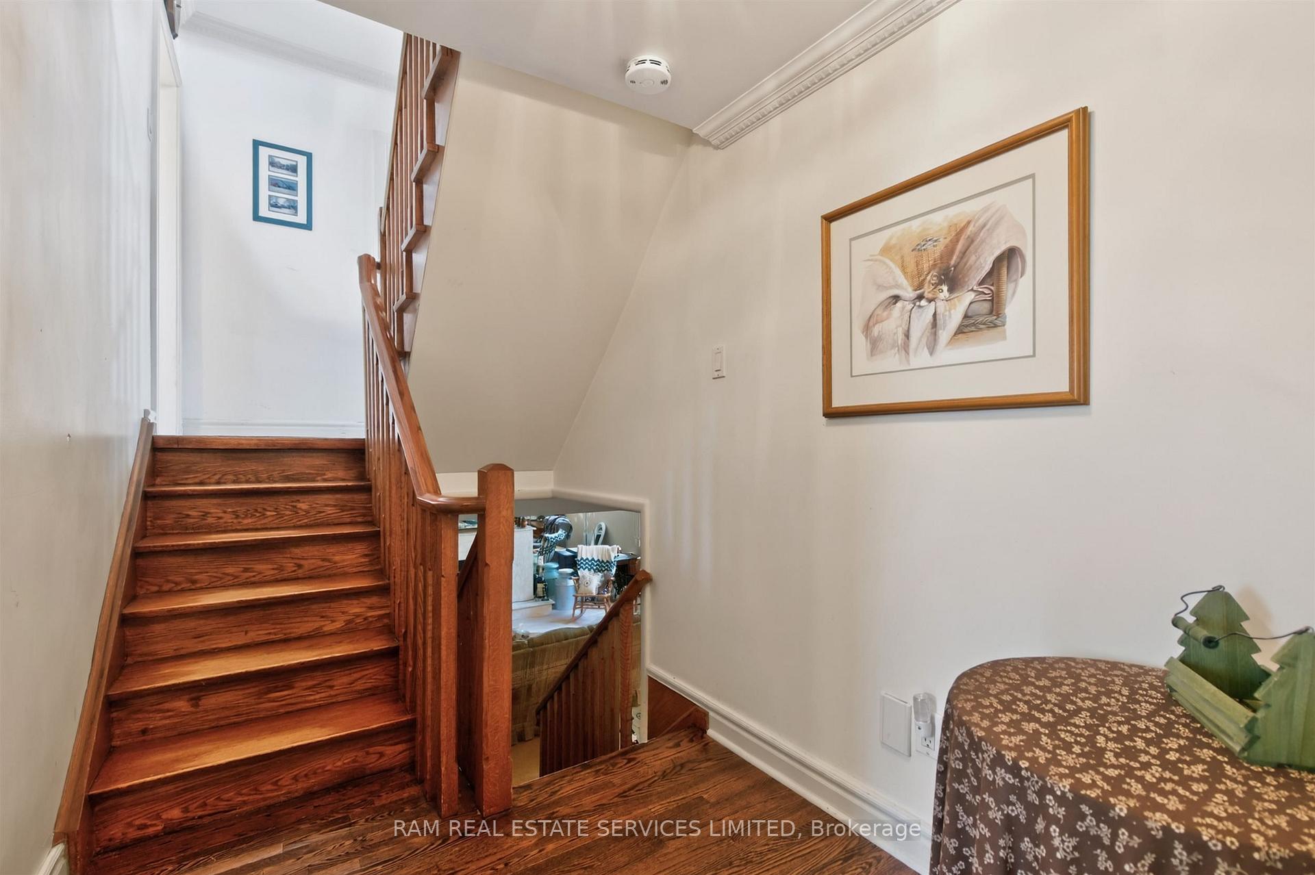 Photo 31 of 46 Summitcrest Drive, Etobicoke, Willowridge-Martingrove-Richview — HOMEH