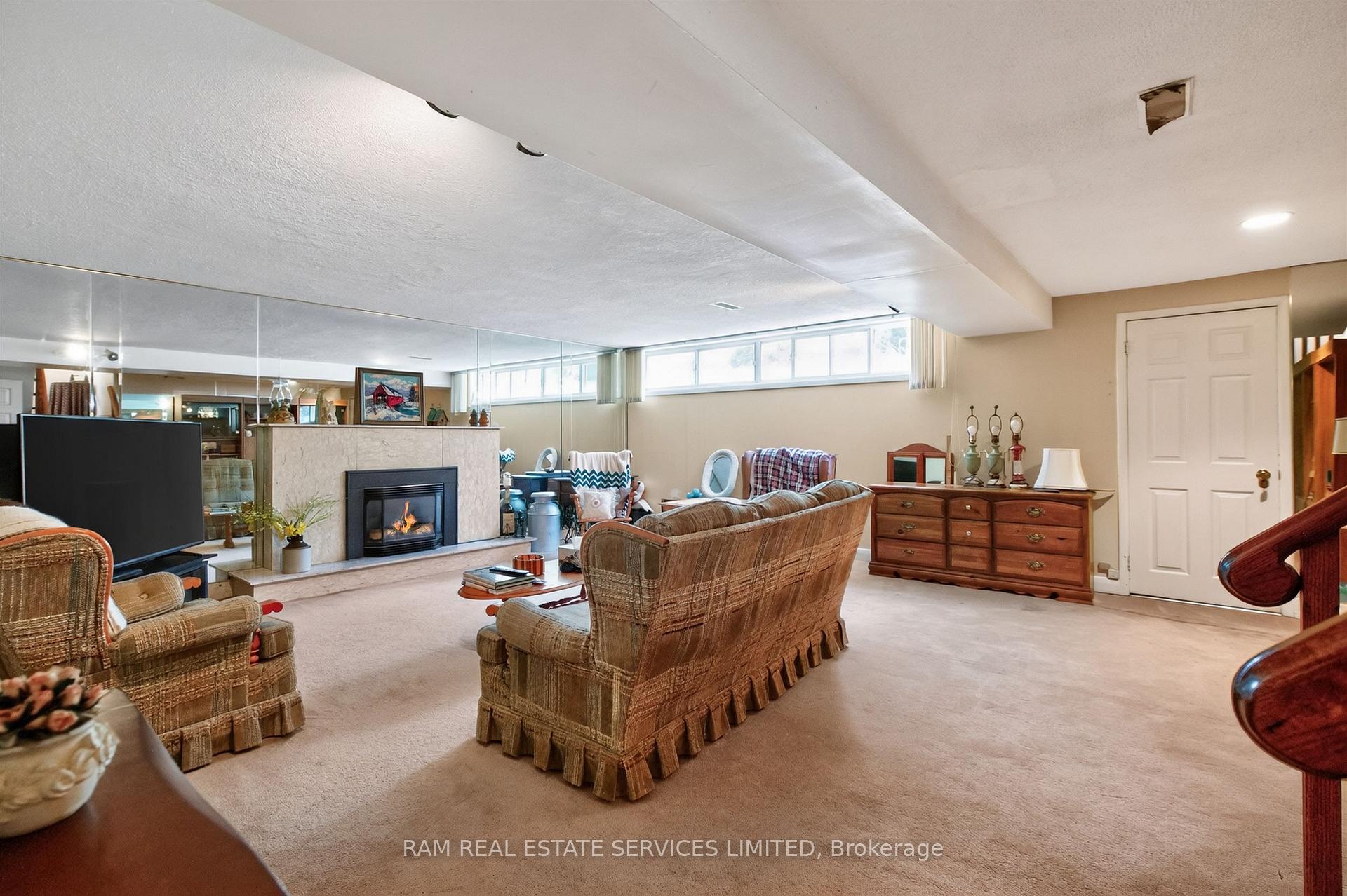 Photo 32 of 46 Summitcrest Drive, Etobicoke, Willowridge-Martingrove-Richview — HOMEH