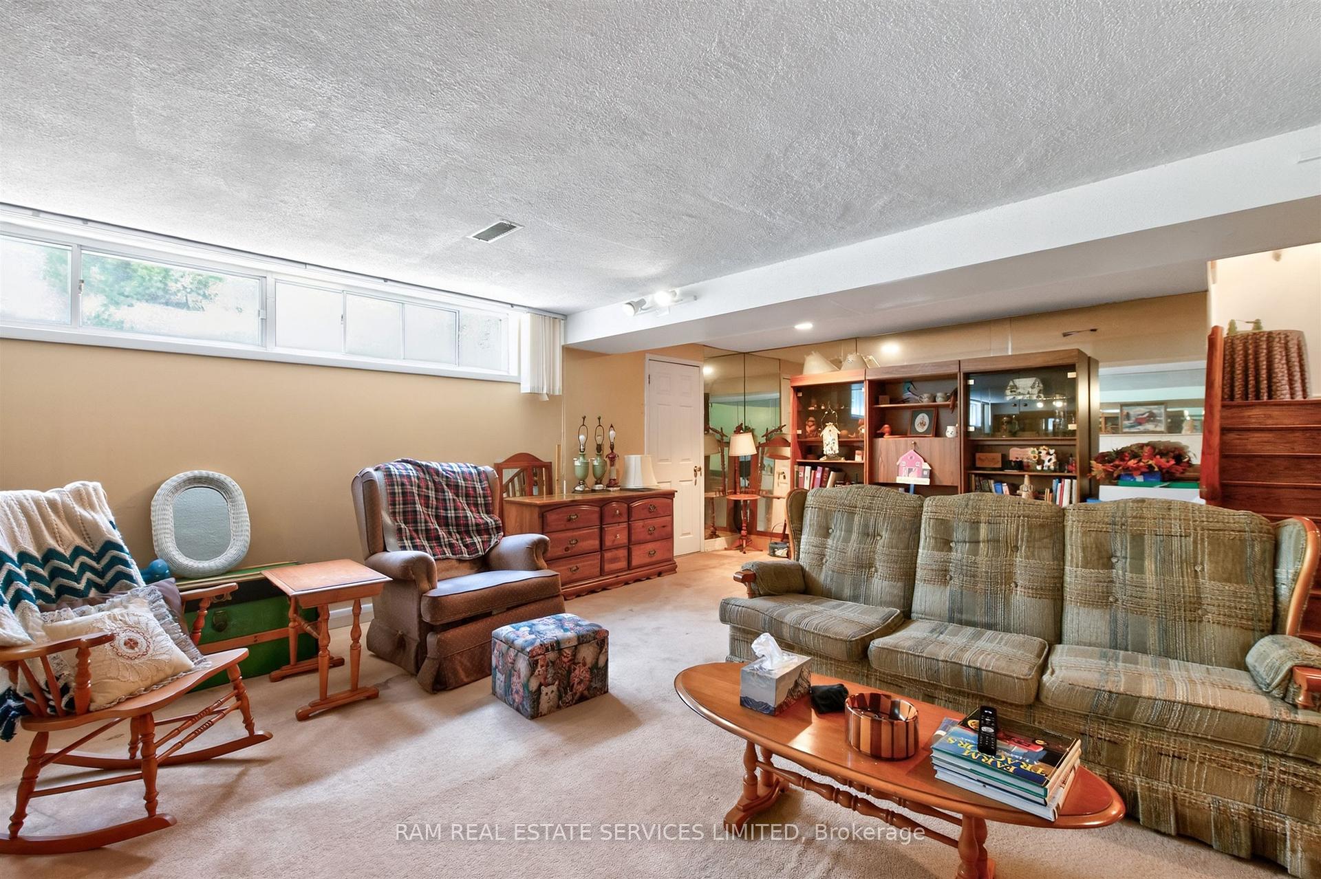 Photo 33 of 46 Summitcrest Drive, Etobicoke, Willowridge-Martingrove-Richview — HOMEH