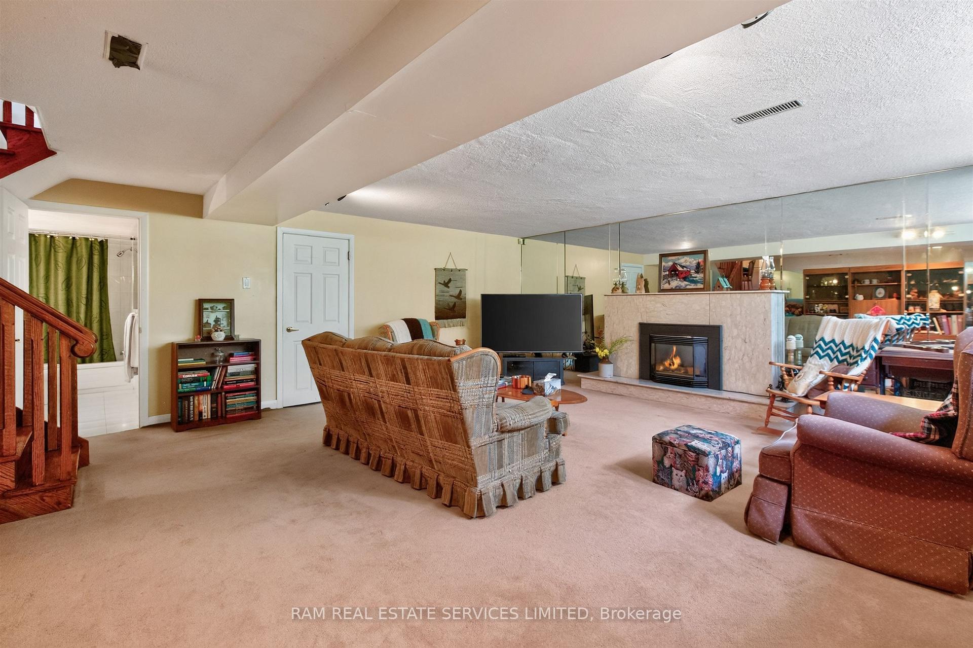 Photo 34 of 46 Summitcrest Drive, Etobicoke, Willowridge-Martingrove-Richview — HOMEH