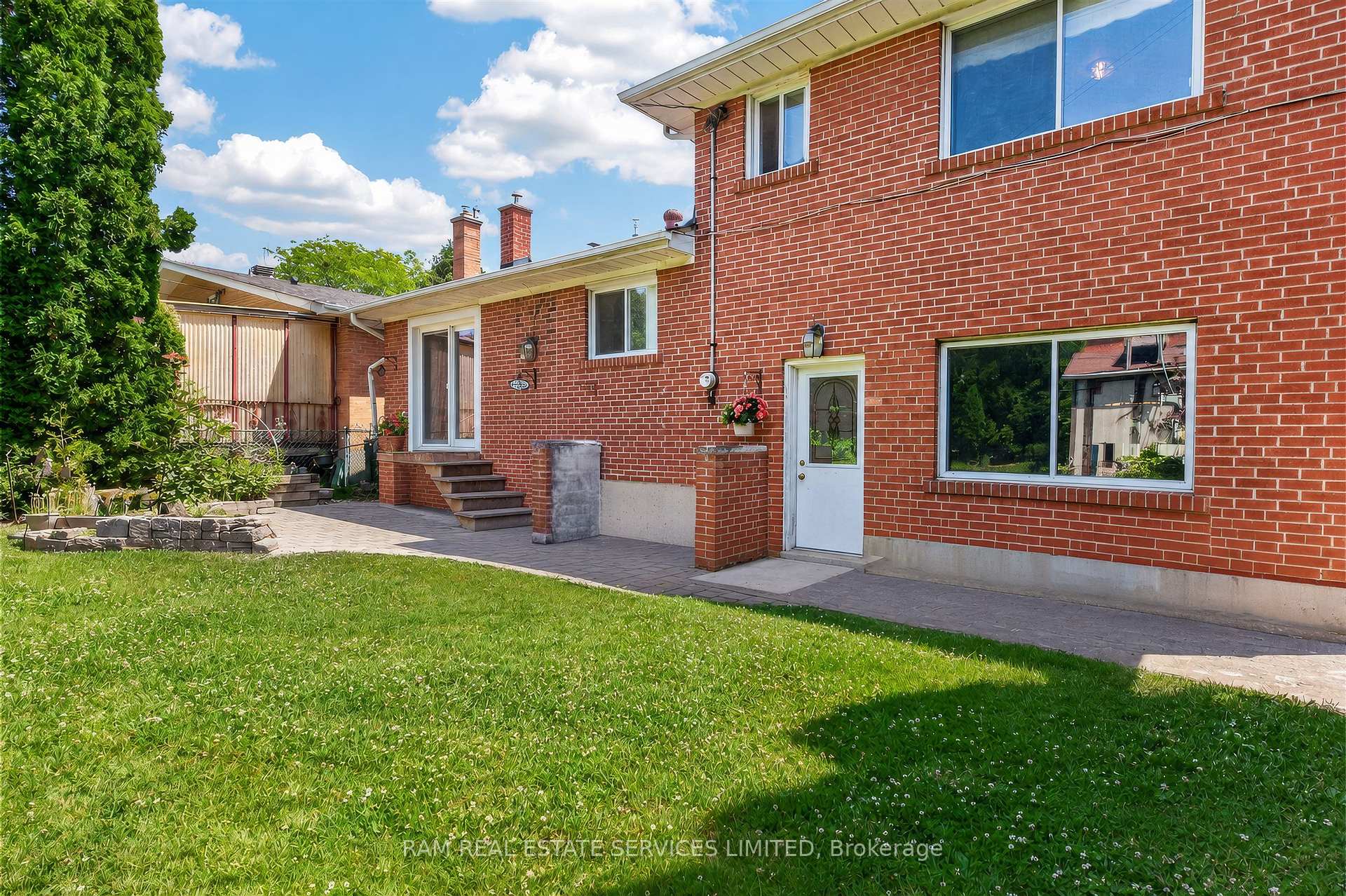 Photo 41 of 46 Summitcrest Drive, Etobicoke, Willowridge-Martingrove-Richview — HOMEH
