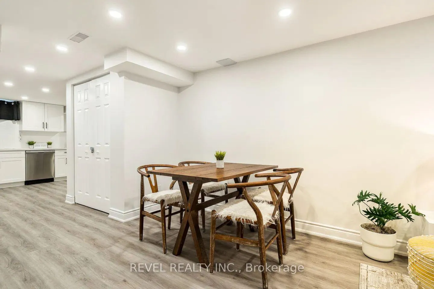 Photo 4 of Unit 2, 1015 Garth Street, Hamilton, Rolston — HOMEH