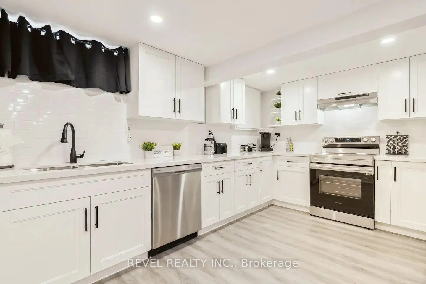 Photo 6 of Unit 2, 1015 Garth Street, Hamilton, Rolston — HOMEH