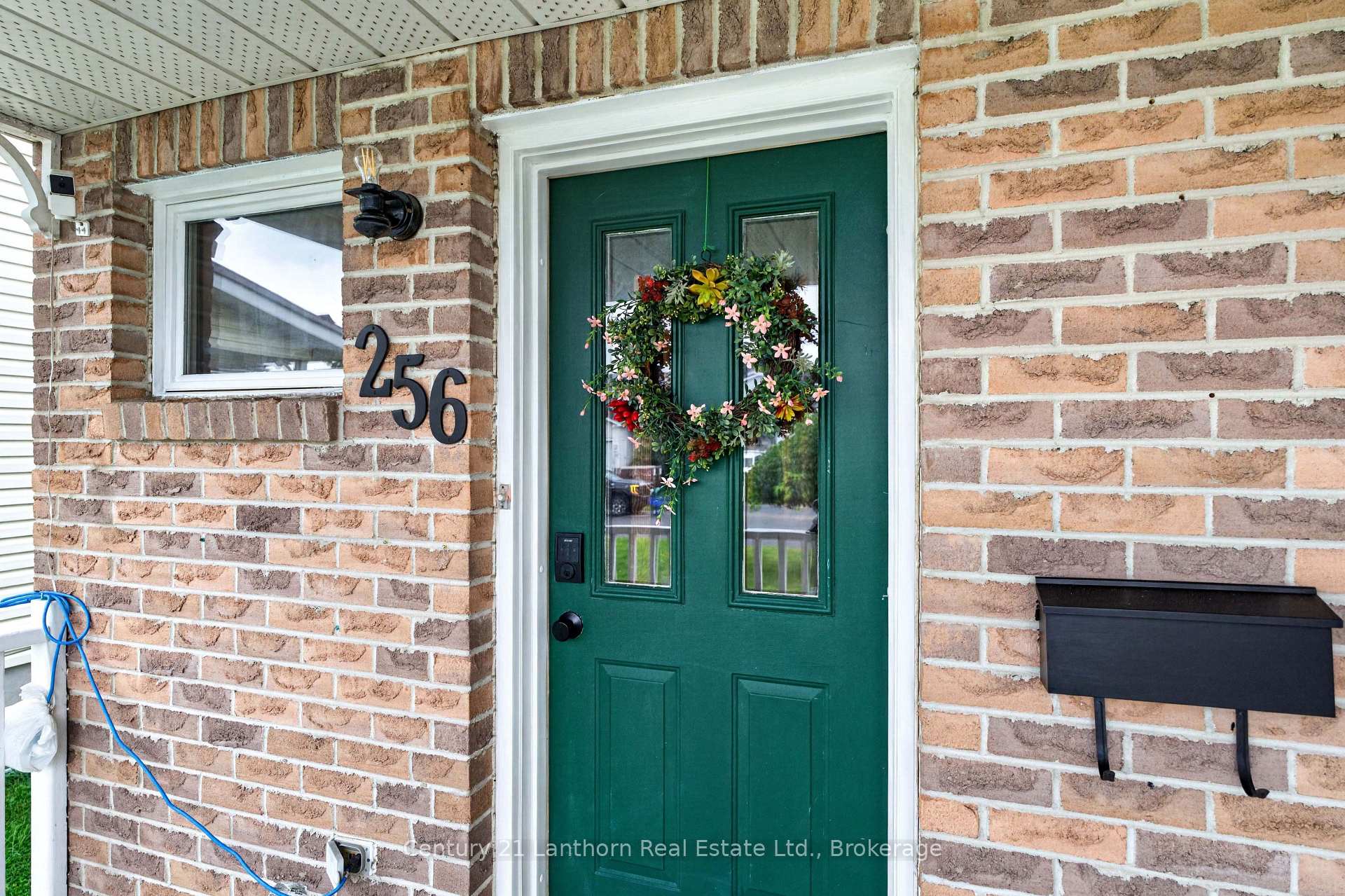 Photo 6 of 256 Vanguard Court, Kingston, East Gardiners Rd — HOMEH