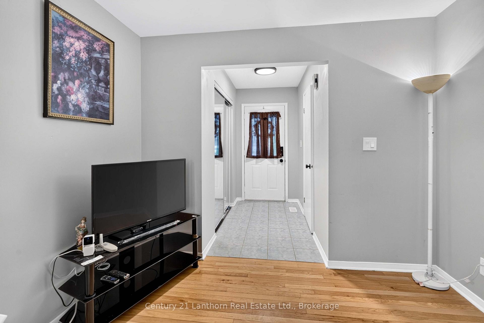 Photo 7 of 256 Vanguard Court, Kingston, East Gardiners Rd — HOMEH