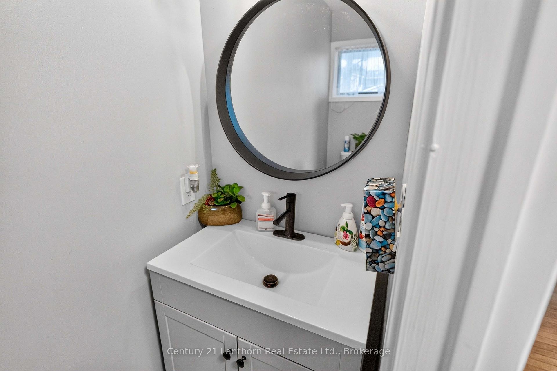 Photo 8 of 256 Vanguard Court, Kingston, East Gardiners Rd — HOMEH