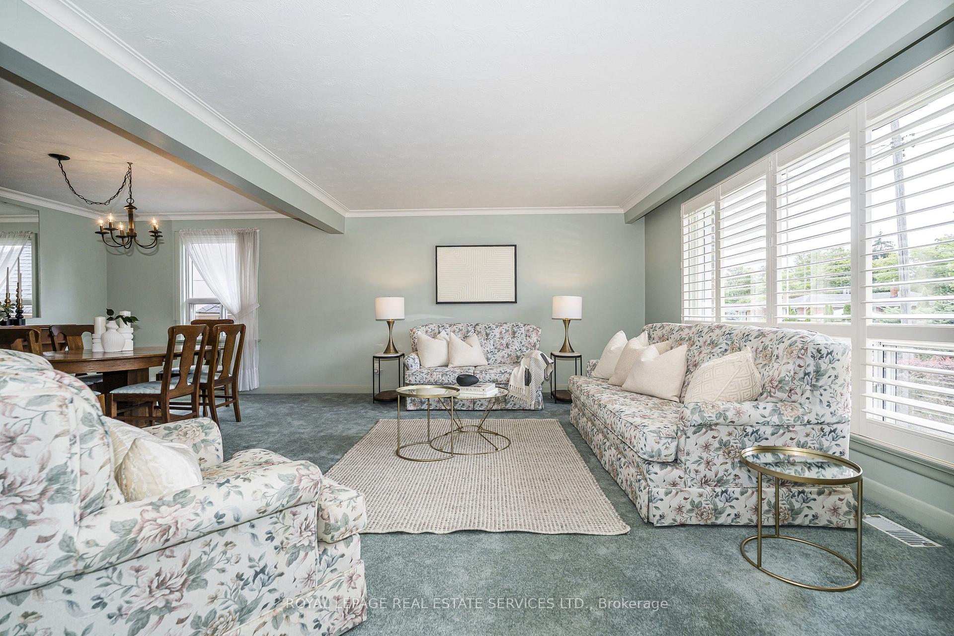 Photo 2 of 8 Burwood Road, Etobicoke, Princess-Rosethorn — HOMEH