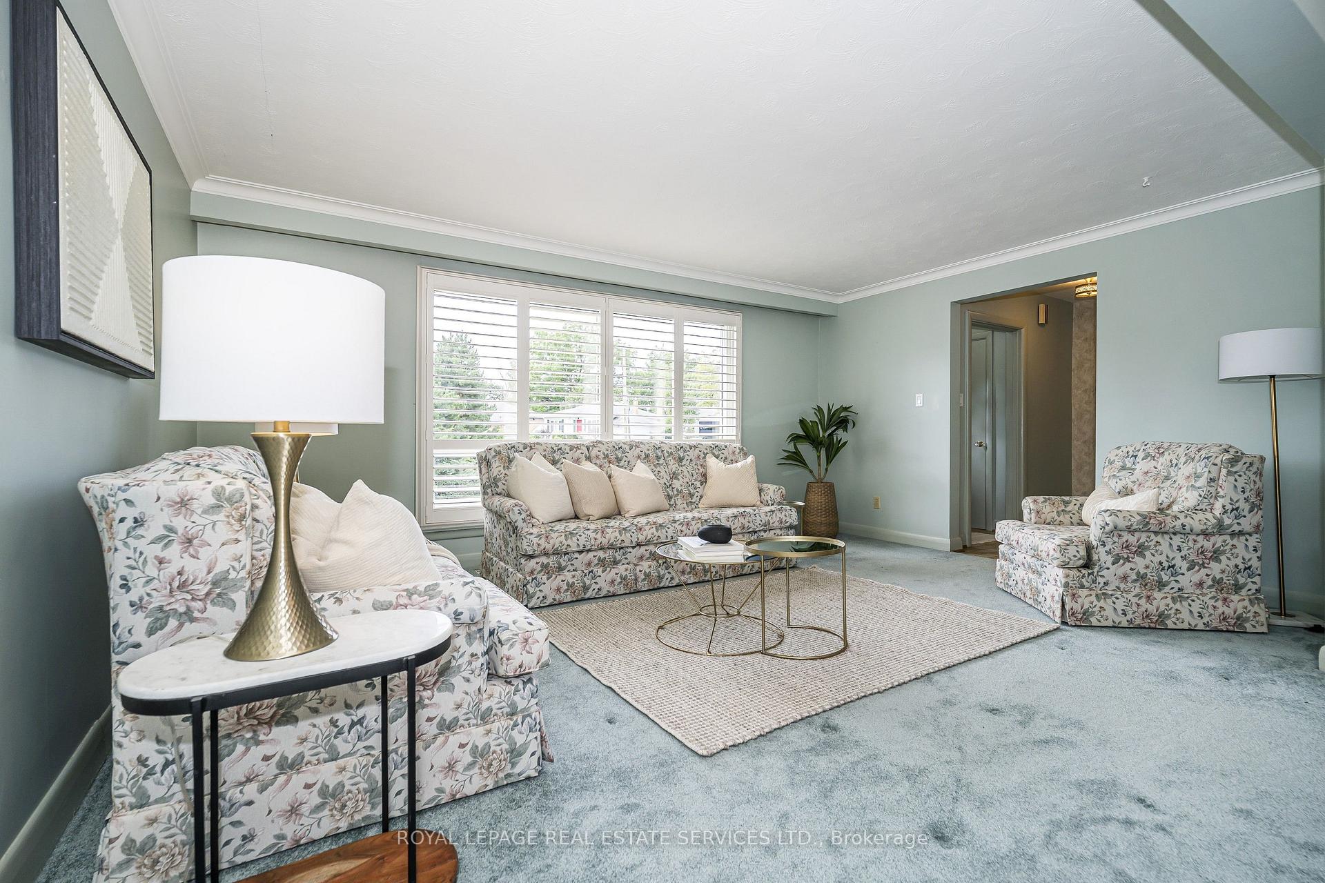Photo 3 of 8 Burwood Road, Etobicoke, Princess-Rosethorn — HOMEH