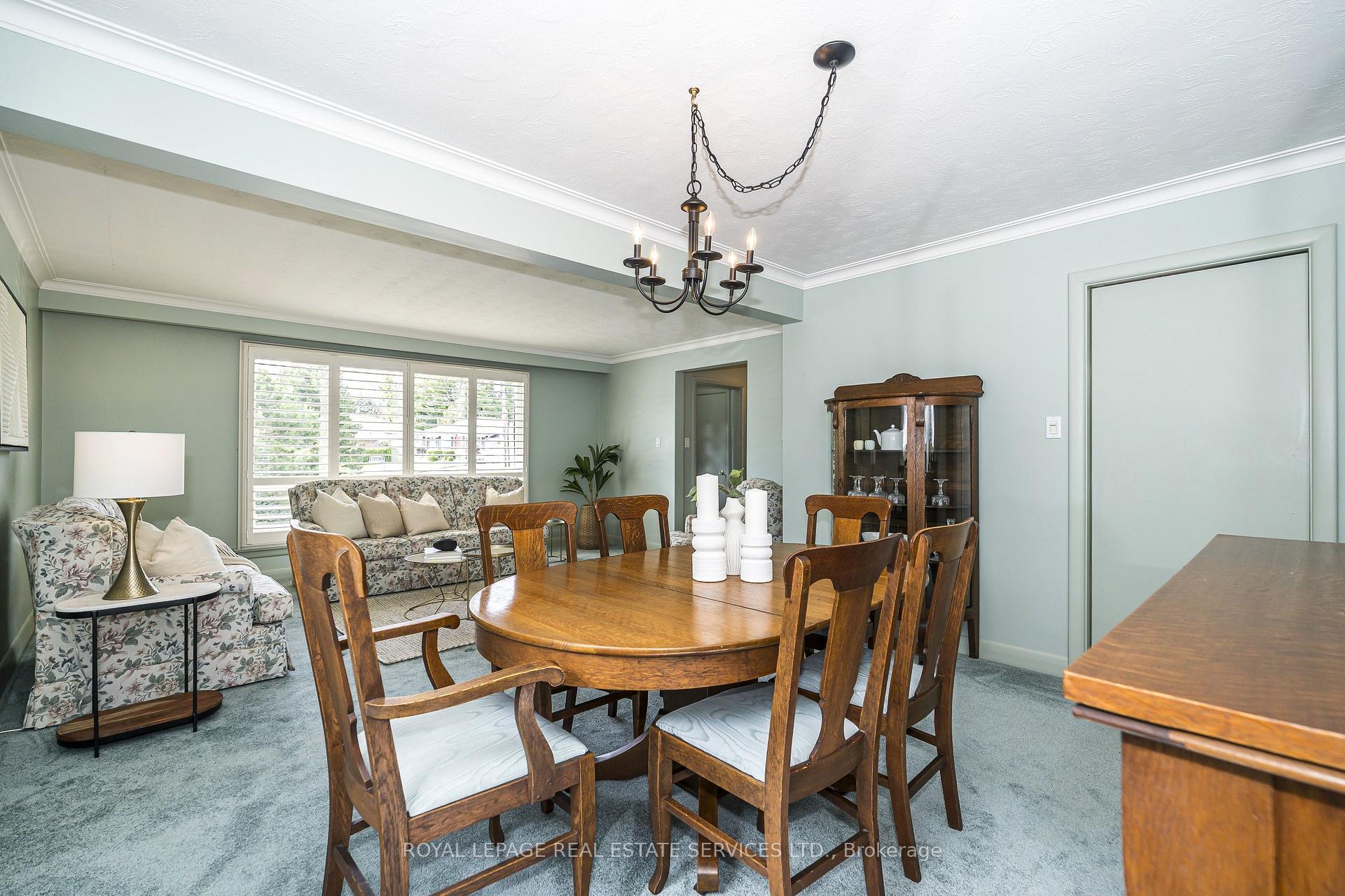 Photo 5 of 8 Burwood Road, Etobicoke, Princess-Rosethorn — HOMEH