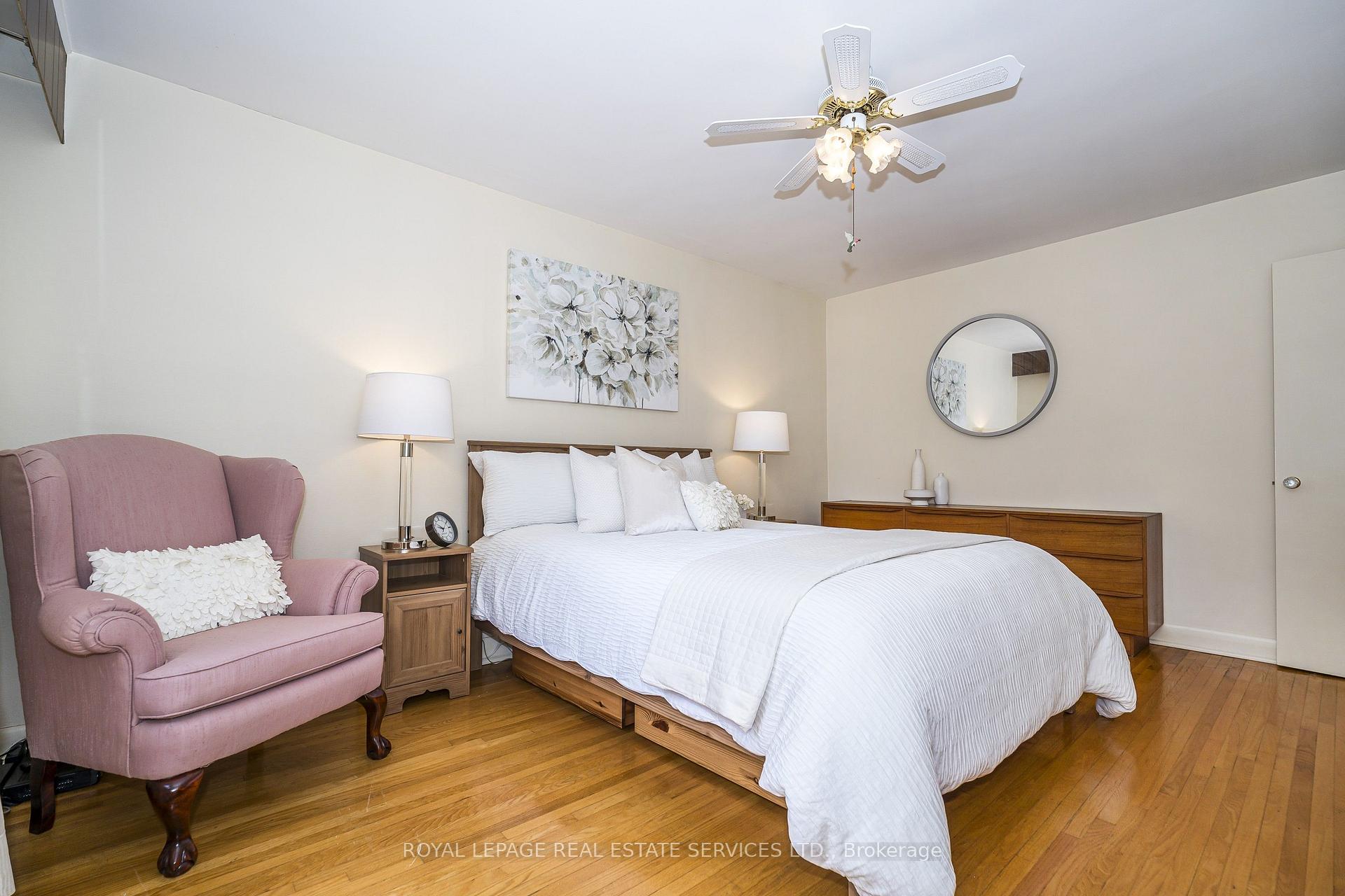 Photo 10 of 8 Burwood Road, Etobicoke, Princess-Rosethorn — HOMEH