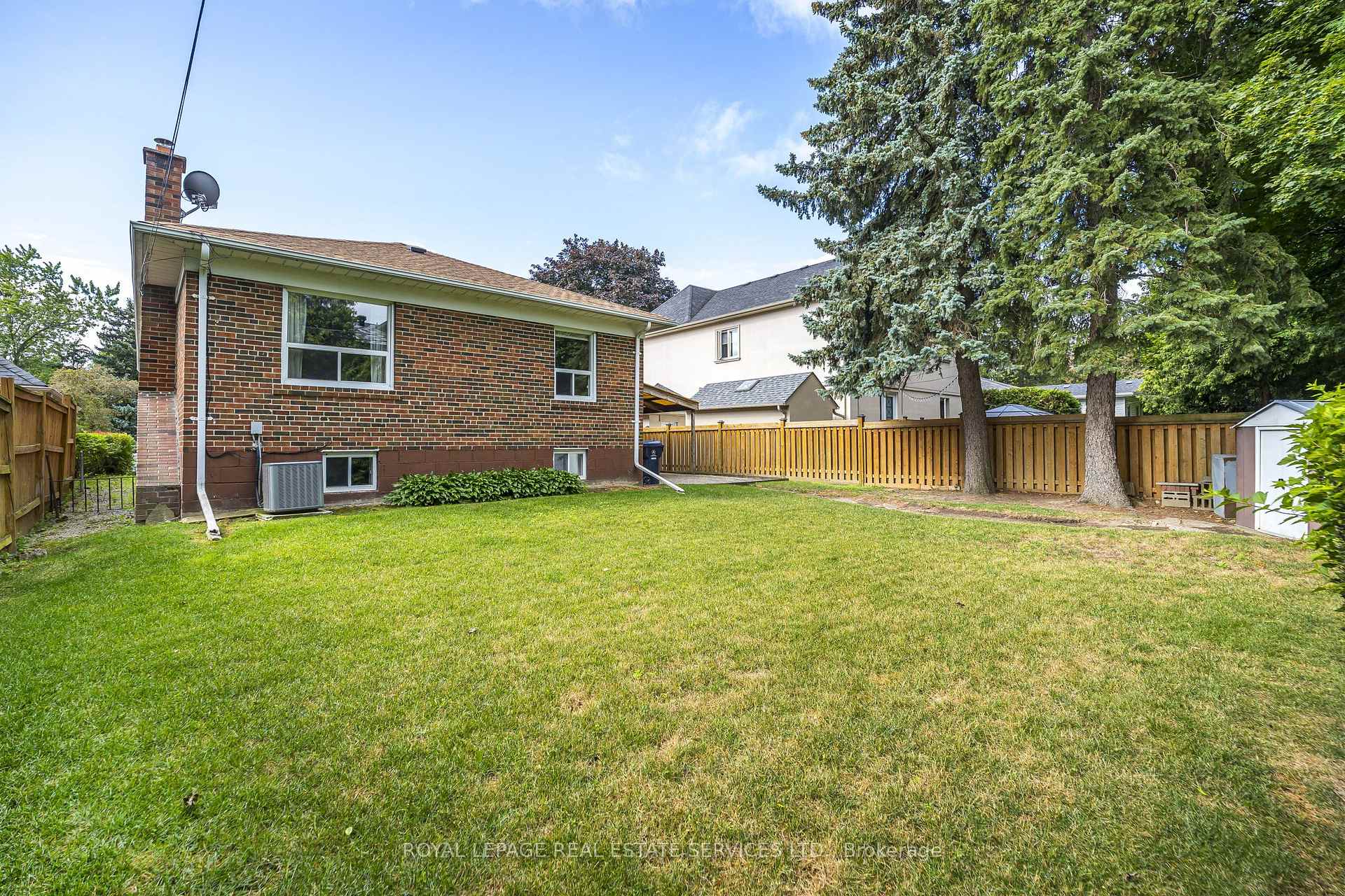 Photo 25 of 8 Burwood Road, Etobicoke, Princess-Rosethorn — HOMEH