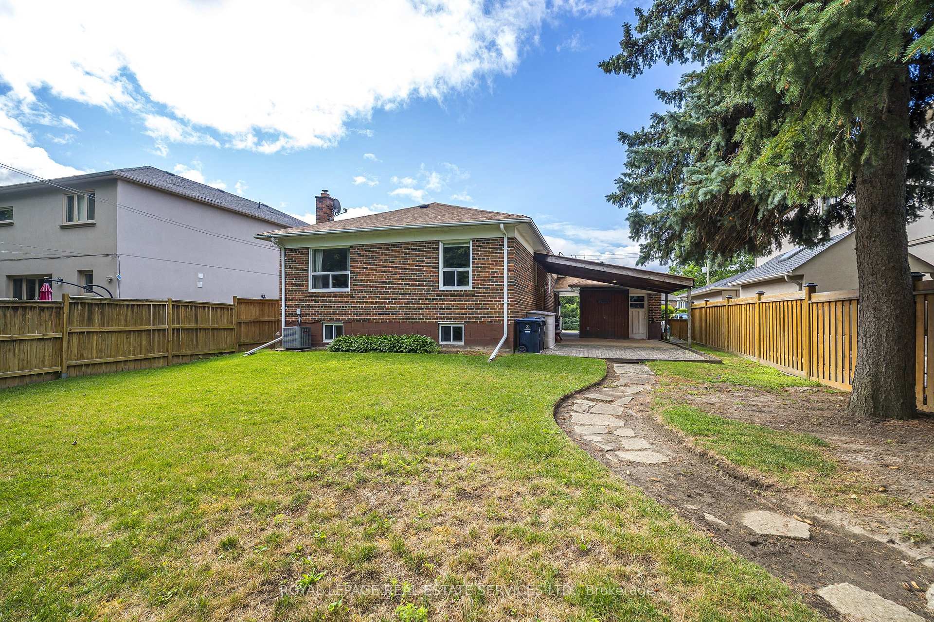Photo 26 of 8 Burwood Road, Etobicoke, Princess-Rosethorn — HOMEH