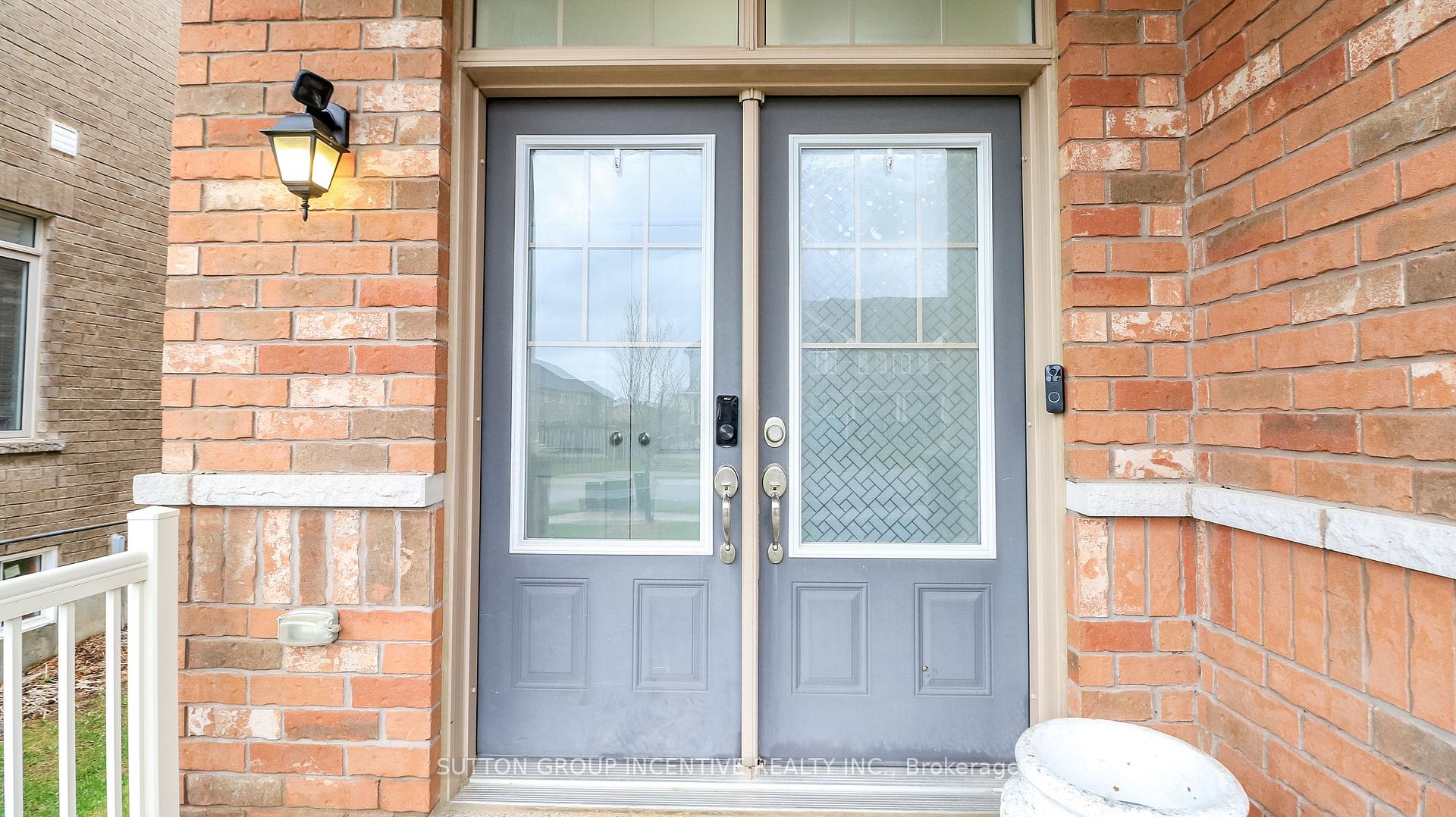 Photo 4 of 52 Snelgrove Crescent, Barrie, West Bayfield — HOMEH