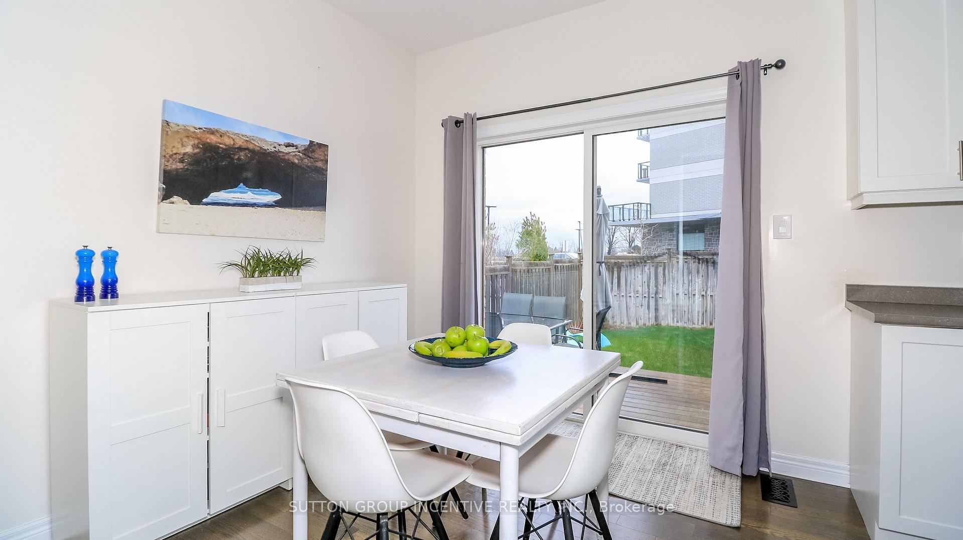 Photo 12 of 52 Snelgrove Crescent, Barrie, West Bayfield — HOMEH