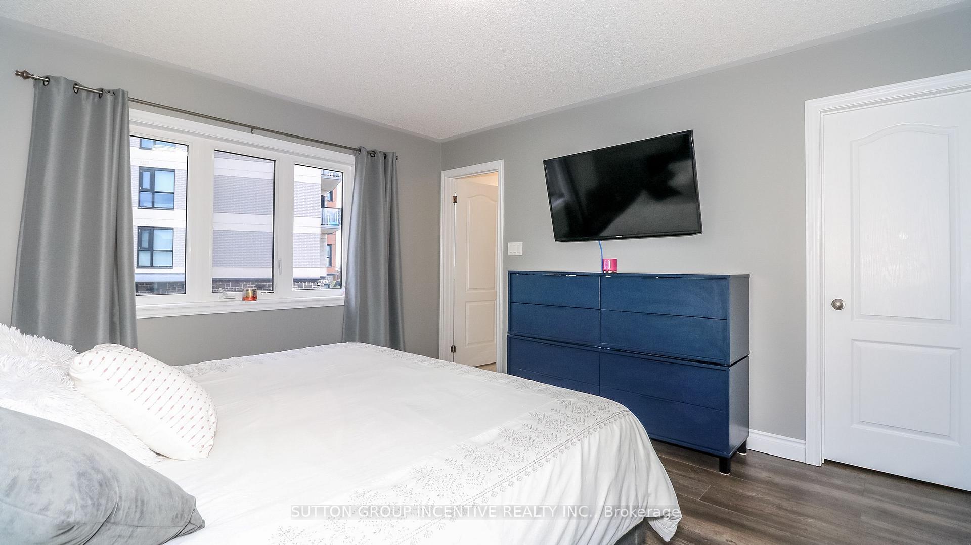 Photo 13 of 52 Snelgrove Crescent, Barrie, West Bayfield — HOMEH