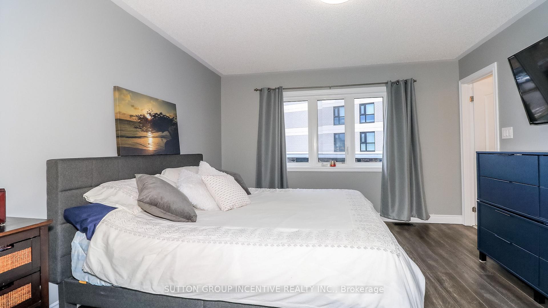 Photo 14 of 52 Snelgrove Crescent, Barrie, West Bayfield — HOMEH