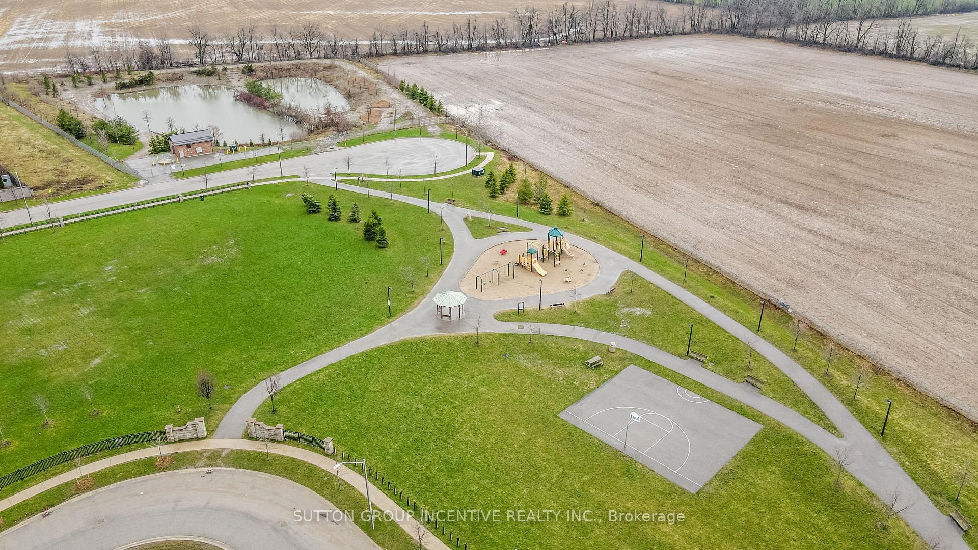 Photo 20 of 52 Snelgrove Crescent, Barrie, West Bayfield — HOMEH