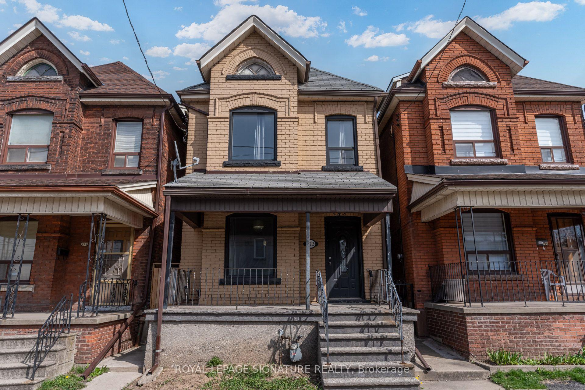 Front of Unit Bsmt, 212 Wellington Street N
