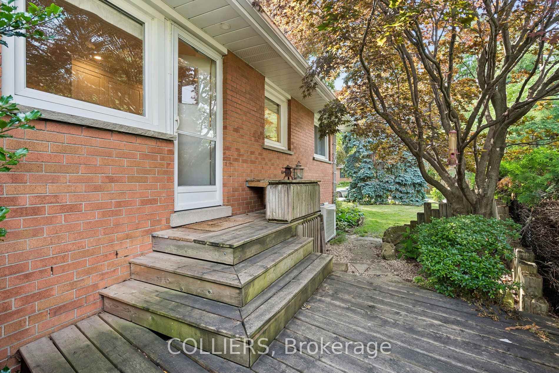 Photo 2 of 1602 Carletta Drive, Mississauga, Lakeview — HOMEH