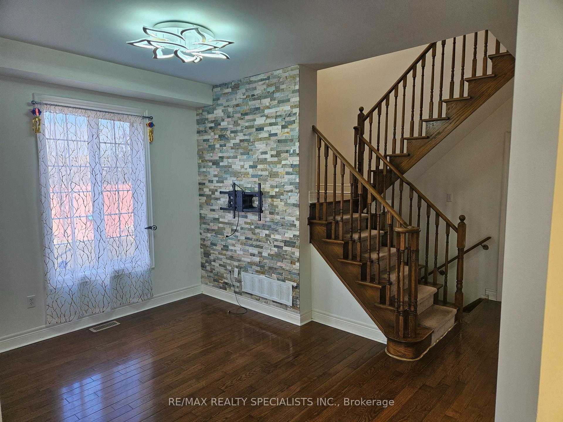 Photo 2 of Unit Upper, 3774 Arbourview Terrace, Mississauga, Churchill Meadows — HOMEH