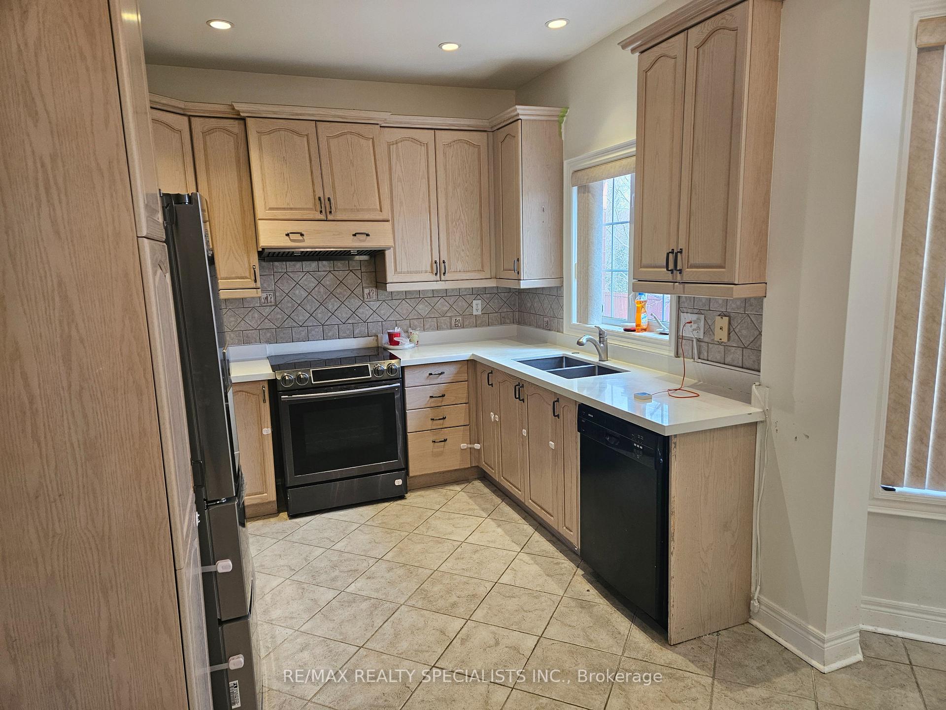 Photo 4 of Unit Upper, 3774 Arbourview Terrace, Mississauga, Churchill Meadows — HOMEH