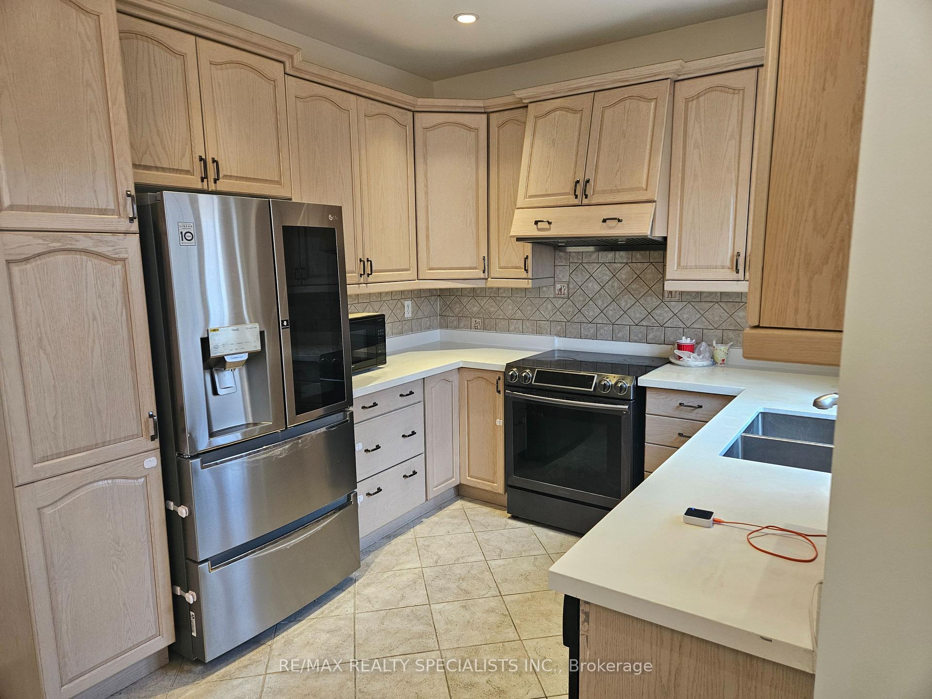 Photo 5 of Unit Upper, 3774 Arbourview Terrace, Mississauga, Churchill Meadows — HOMEH