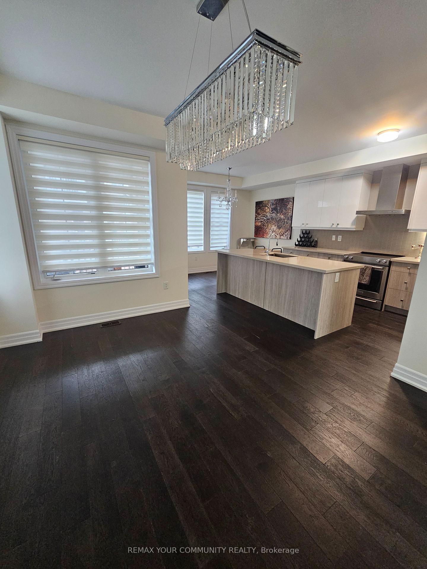 Photo 6 of 29 Amherst Circle, Vaughan, Maple — HOMEH