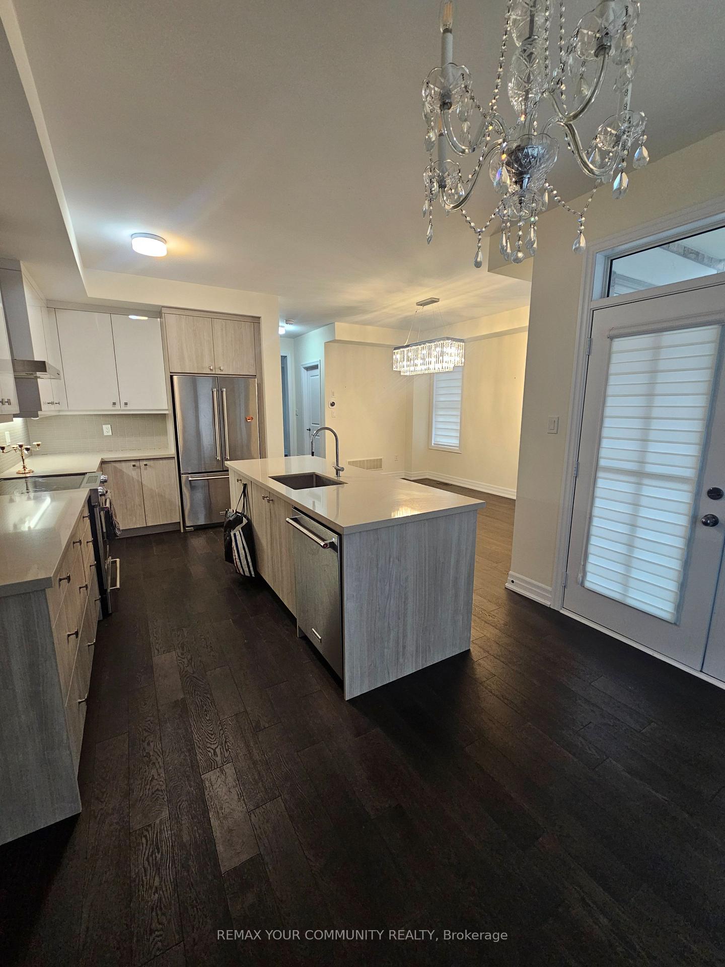 Photo 10 of 29 Amherst Circle, Vaughan, Maple — HOMEH