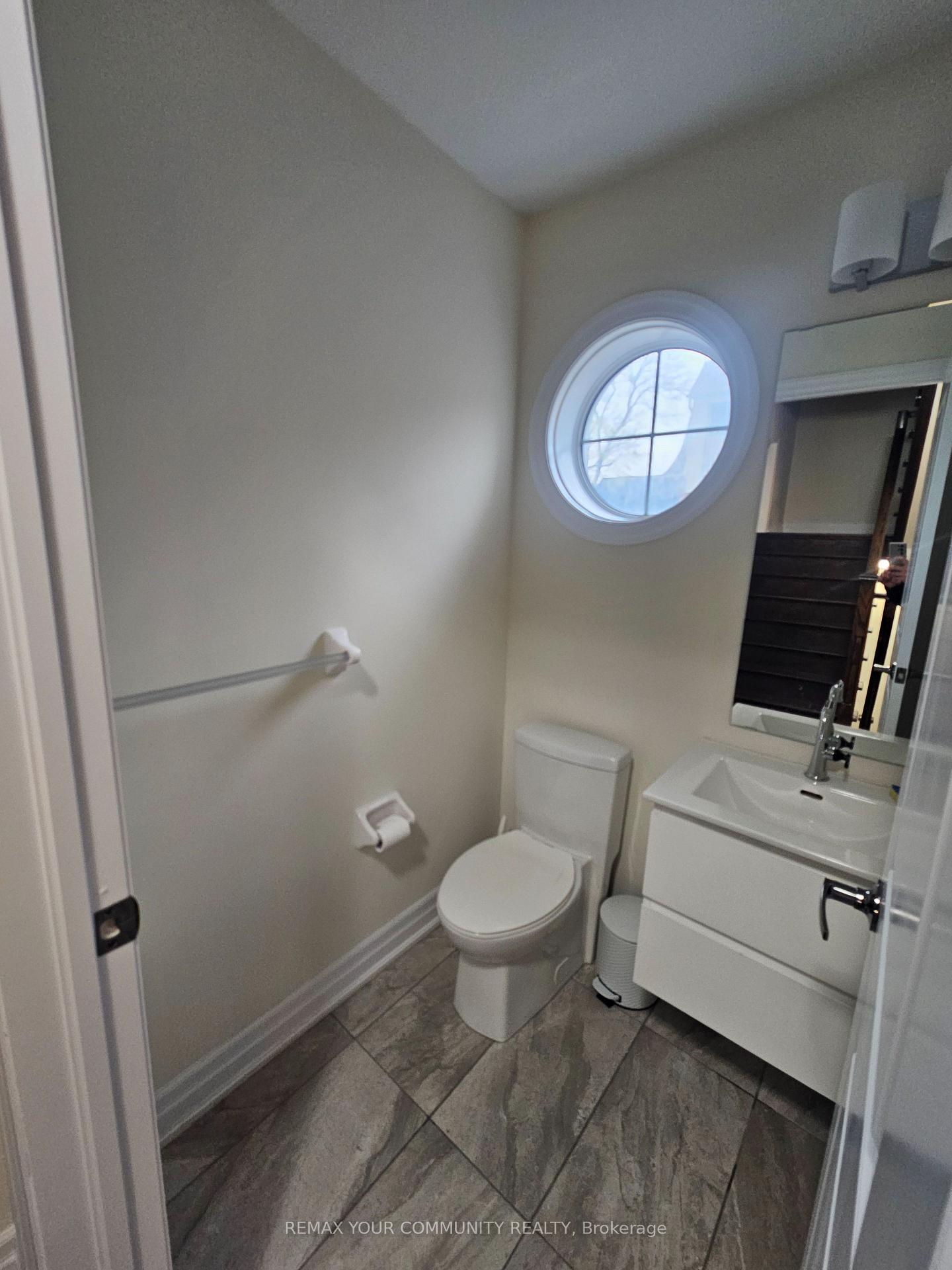 Photo 13 of 29 Amherst Circle, Vaughan, Maple — HOMEH