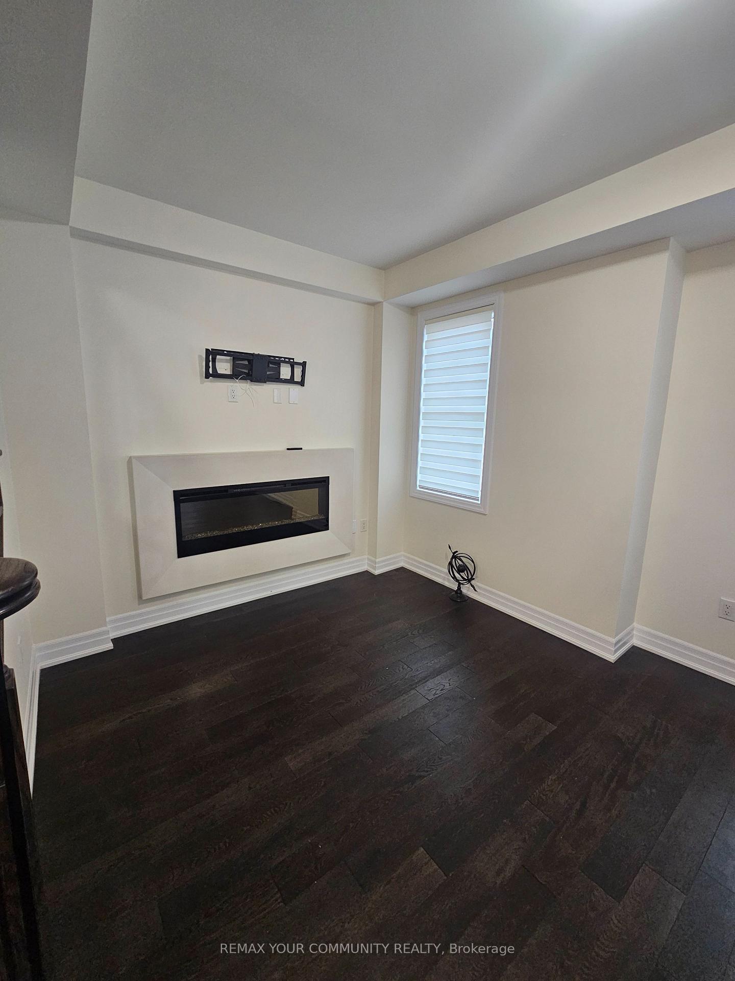 Photo 14 of 29 Amherst Circle, Vaughan, Maple — HOMEH